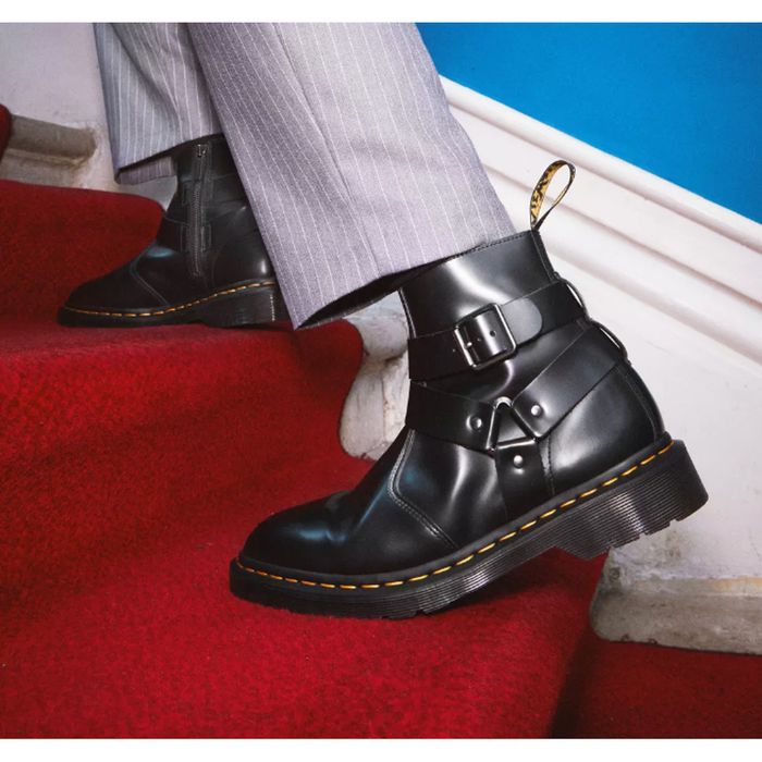 Dr martens harness chelsea hot sale boots