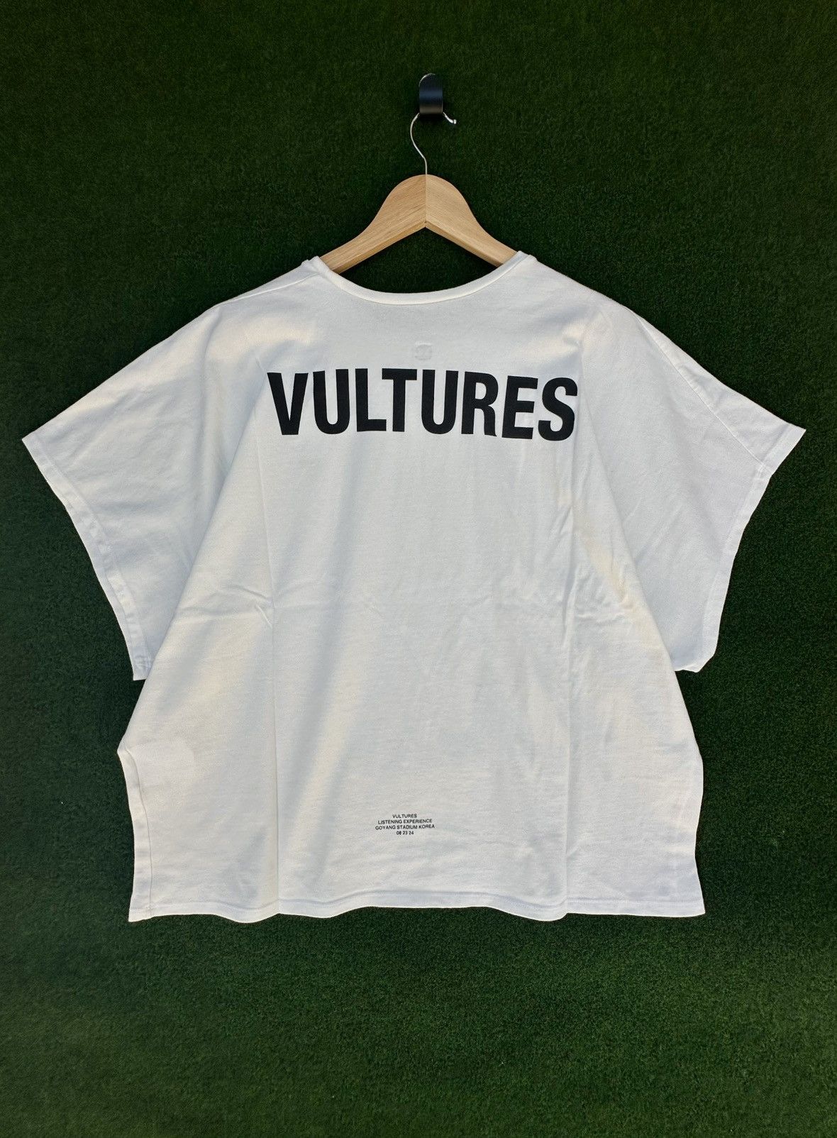 Kanye West Yeezy x Vultures LE Goyang Korea T-Shirt White Large Size US L / EU 52-54 / 3 - 1 Thumbnail