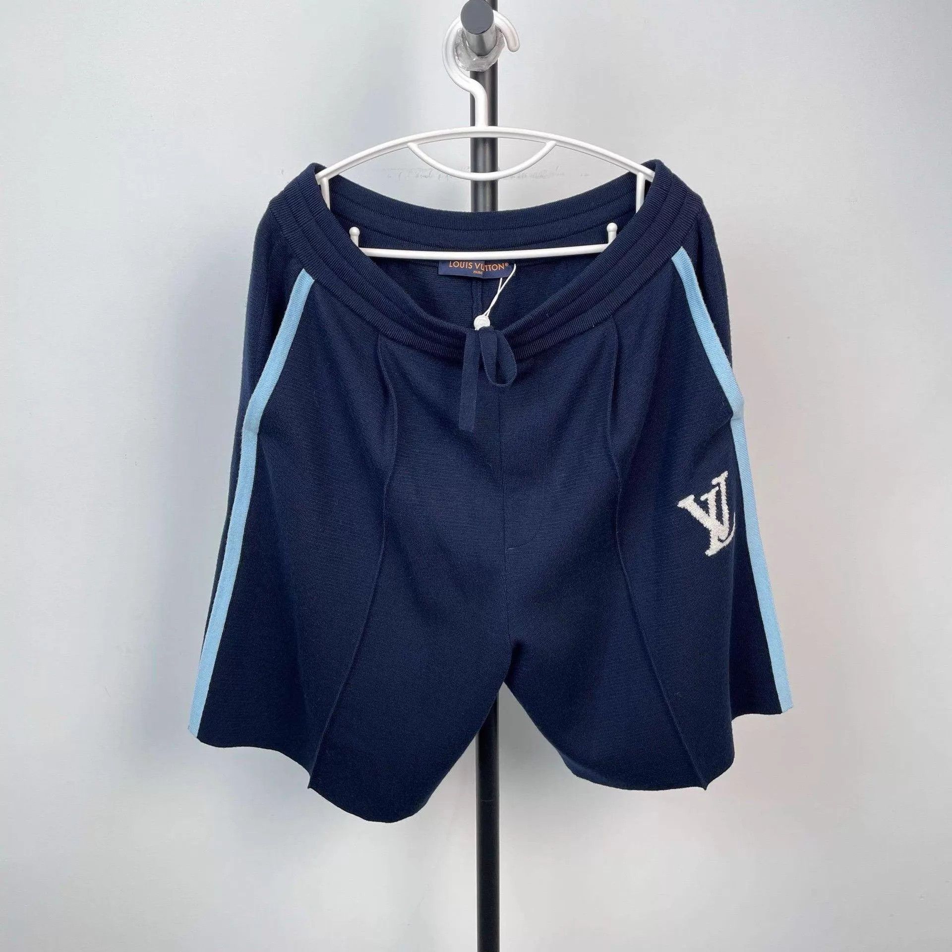 Louis Vuitton Louis Vuitton Shorts XL Size US 36 / EU 52 - 1 Thumbnail