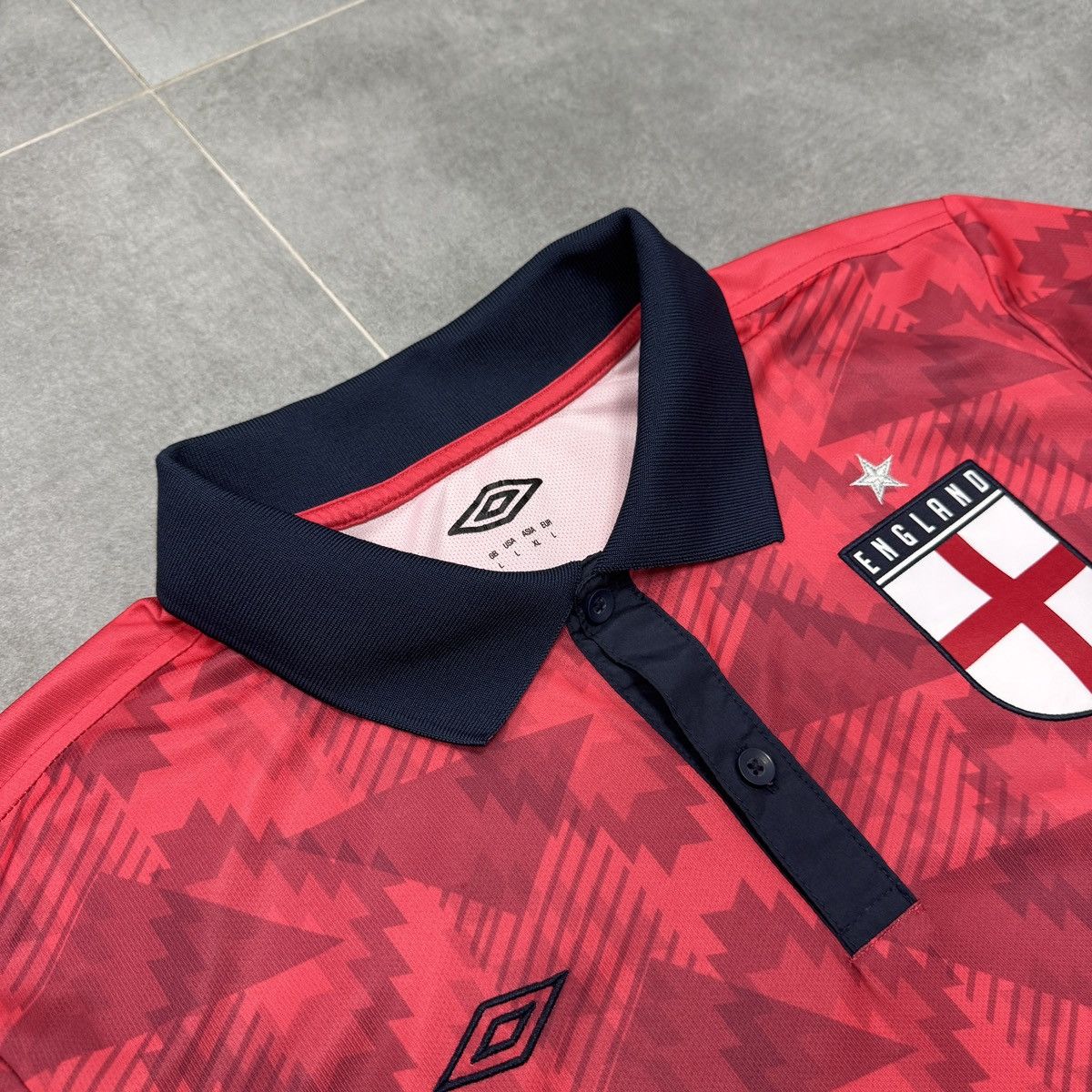 Umbro Umbro England National Team 2018 Retro Soccer Jersey Size L Size US L / EU 52-54 / 3 - 9 Thumbnail