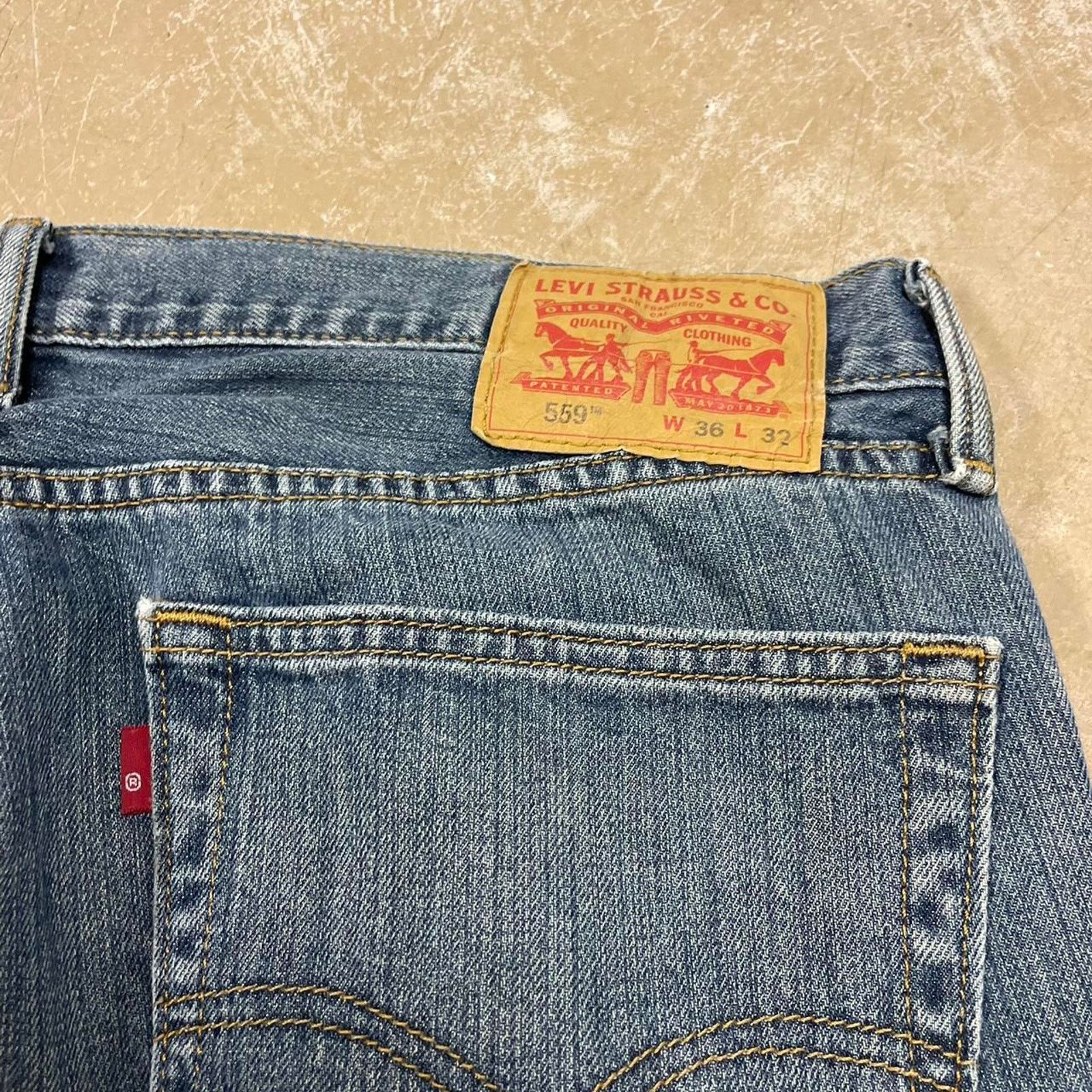 Levi's Levi's 559 blue denim jeans Size 36x32 baggy Size US 36 / EU 52 - 4 Thumbnail