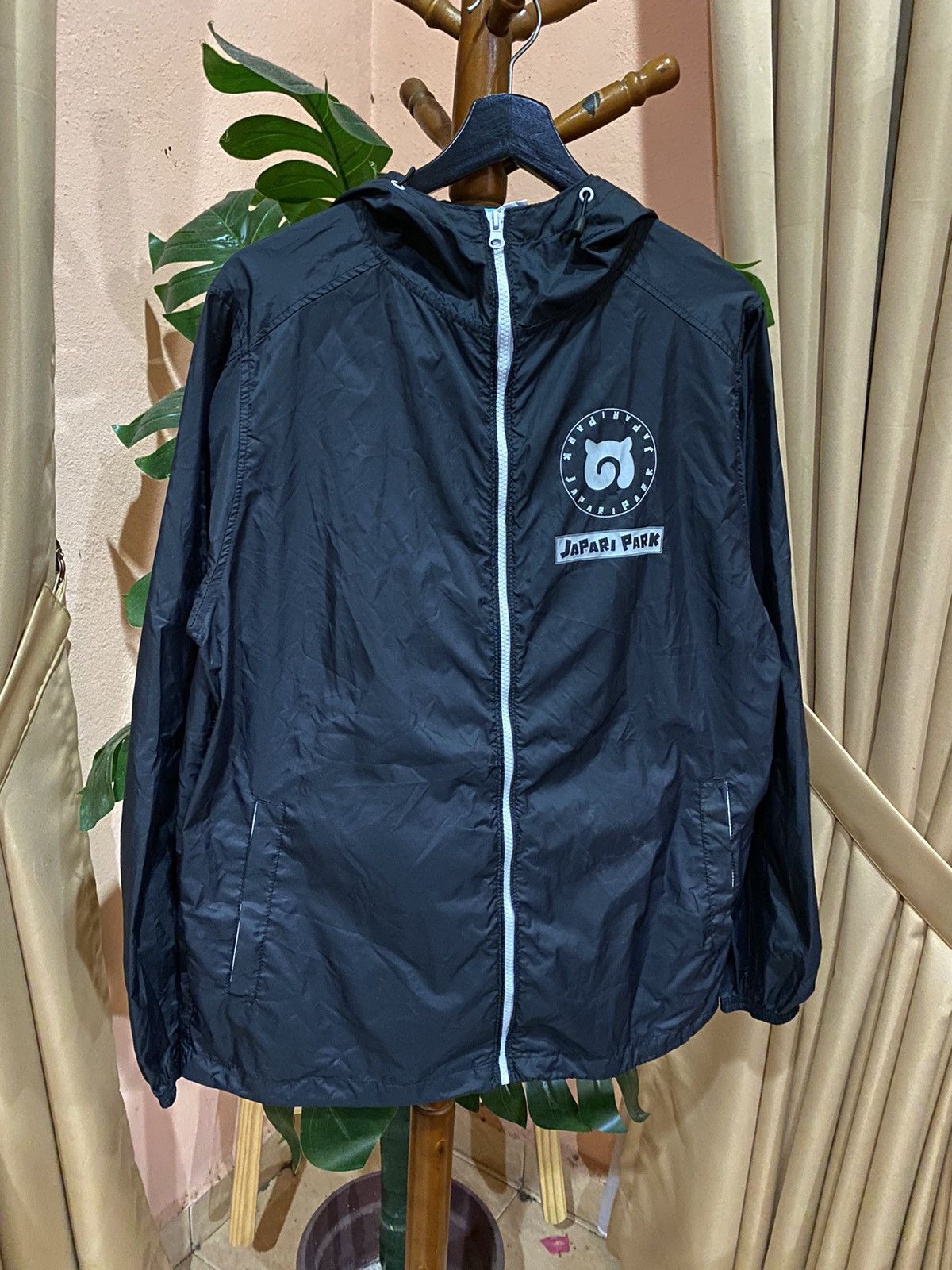Anime × Japanese Brand Japari Park Staff Windbreaker | Cospa Anime Merchandise Size US M / EU 48-50 / 2 - 3 Thumbnail