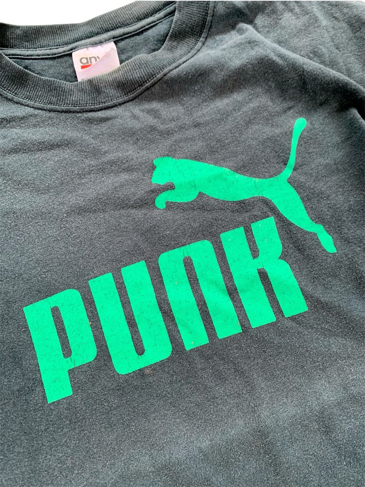 Vintage Vintage 2000s Punk Rip Off Puma Tshirt Size US S / EU 44-46 / 1 - 3 Thumbnail