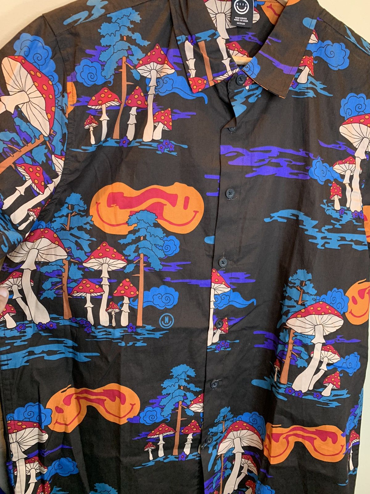 NEFF *RARE* New NEFF Mushroom Forest Smiley Face Button Shirt - M Size US M / EU 48-50 / 2 - 3 Thumbnail
