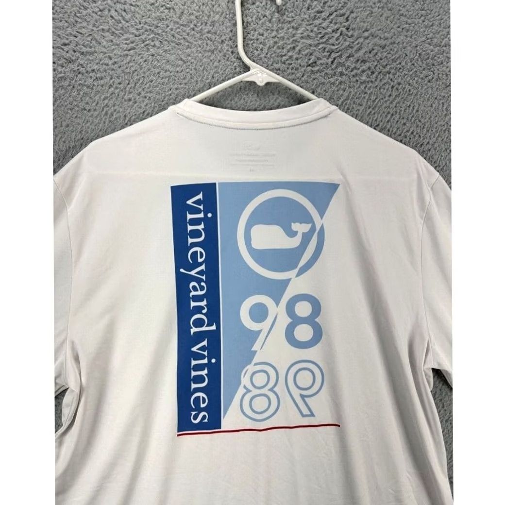 Vineyard Vines Vineyard Vines Shirt Mens Medium White Graphic VV 98 Sailing Performance Size US M / EU 48-50 / 2 - 6 Thumbnail