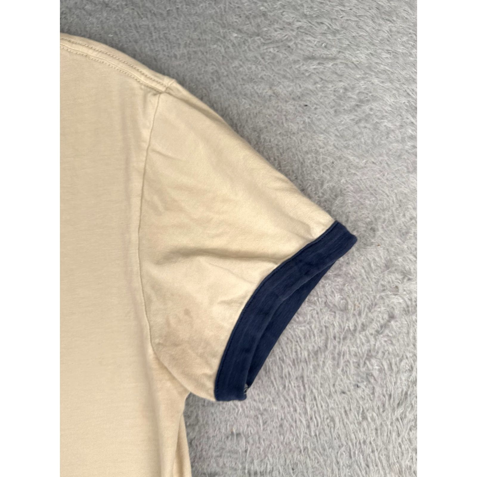 Patagonia Patagonia Shirt Women S Ivory Short Sleeve Crew Neck 100% Cotton Pals Store Vintage? No Size S / US 4 / IT 40 - 2 Thumbnail