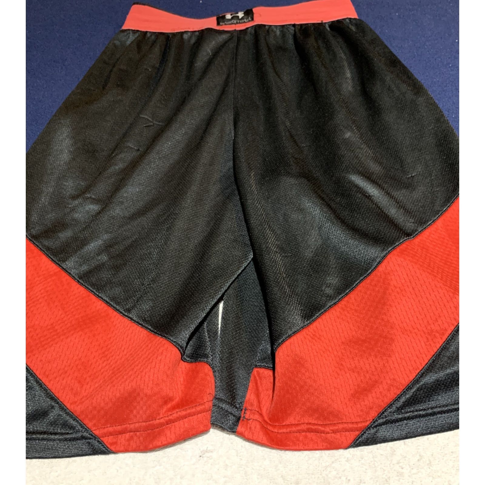 Under Armour VINTAGE Under Armour Men Basketball Shorts Small Activewear Red 90s Size US 29 - 8 Thumbnail
