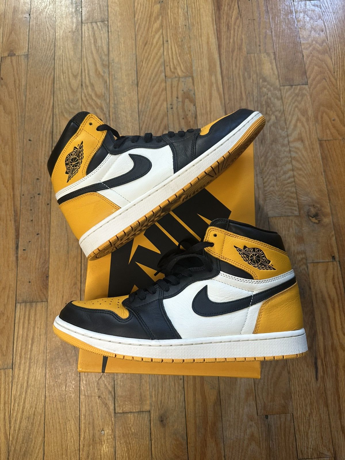 Jordan Brand AIR JORDAN 1 RETRO HIGH OG TAXI Size US 11 / EU 44 - 1 Thumbnail