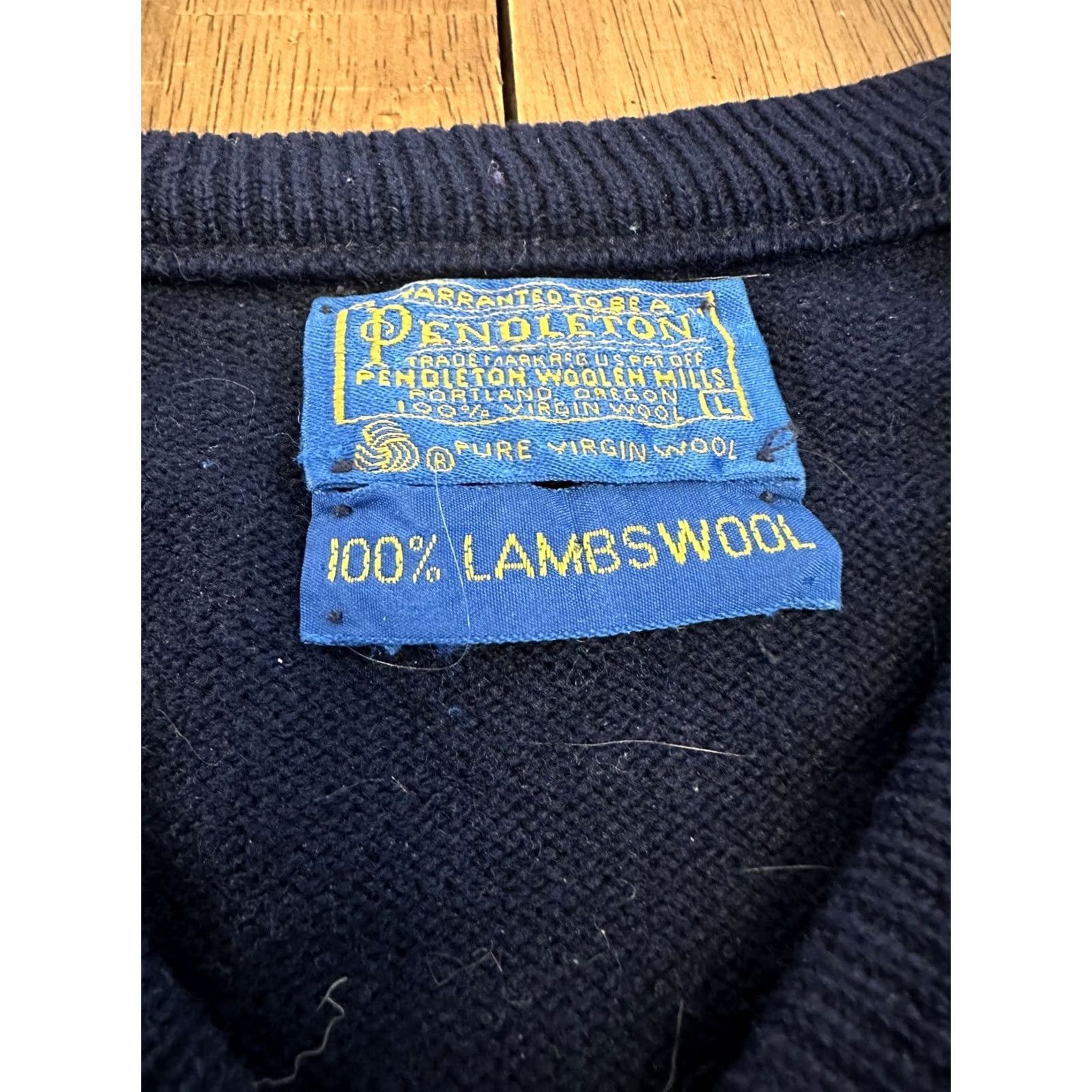 Pendleton VINTAGE Pendleton Lambswool V Neck Sweater M Navy Men Pullover 80s USA Size US M / EU 48-50 / 2 - 3 Thumbnail
