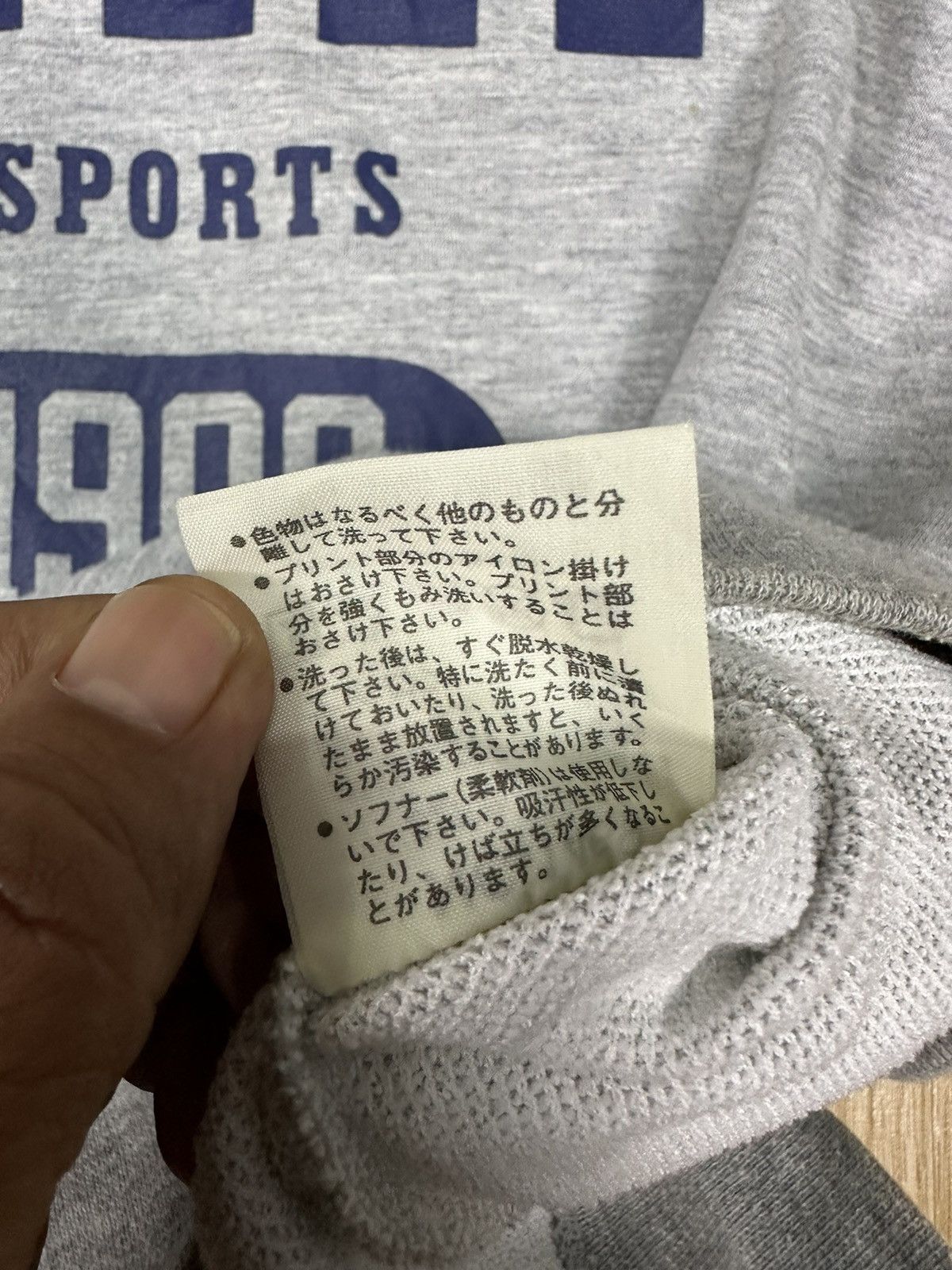 NCAA Vintage NCAA by Descente Crewneck Z239 Size US L / EU 52-54 / 3 - 13 Thumbnail
