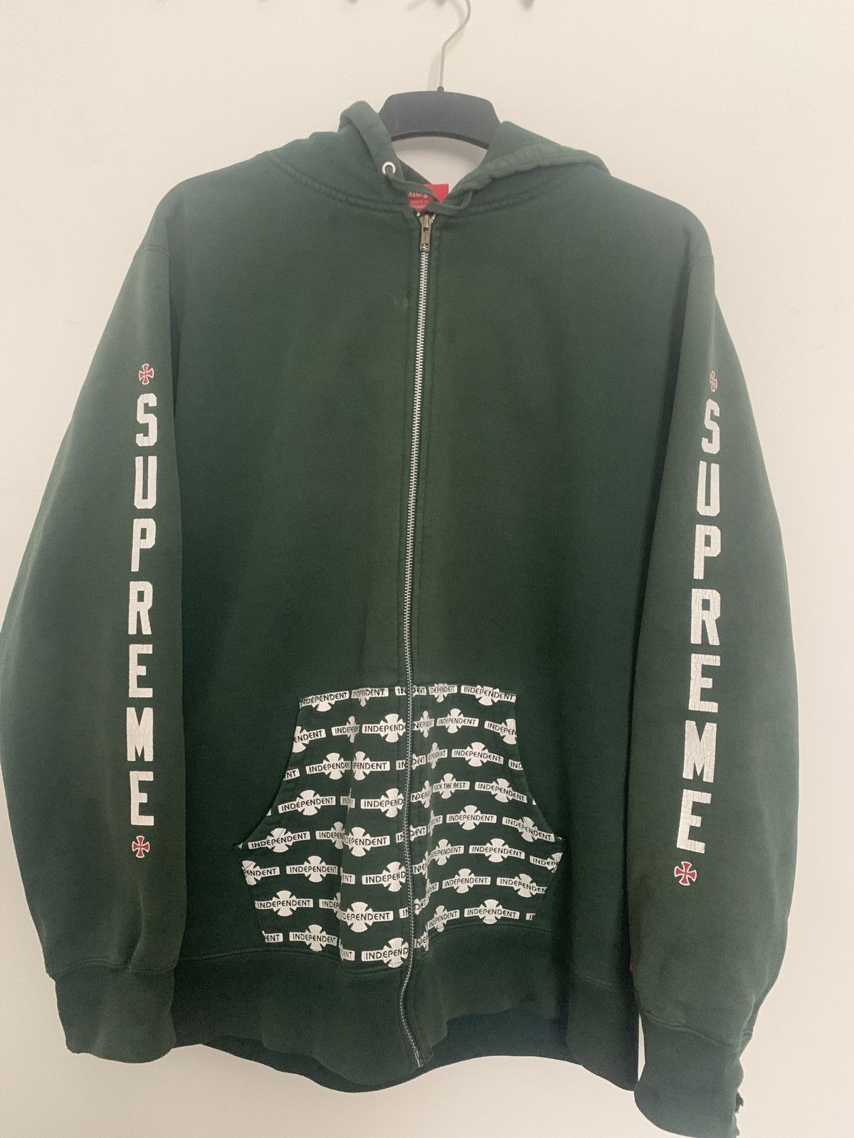 SUPREME✖️independent Supreme x independent