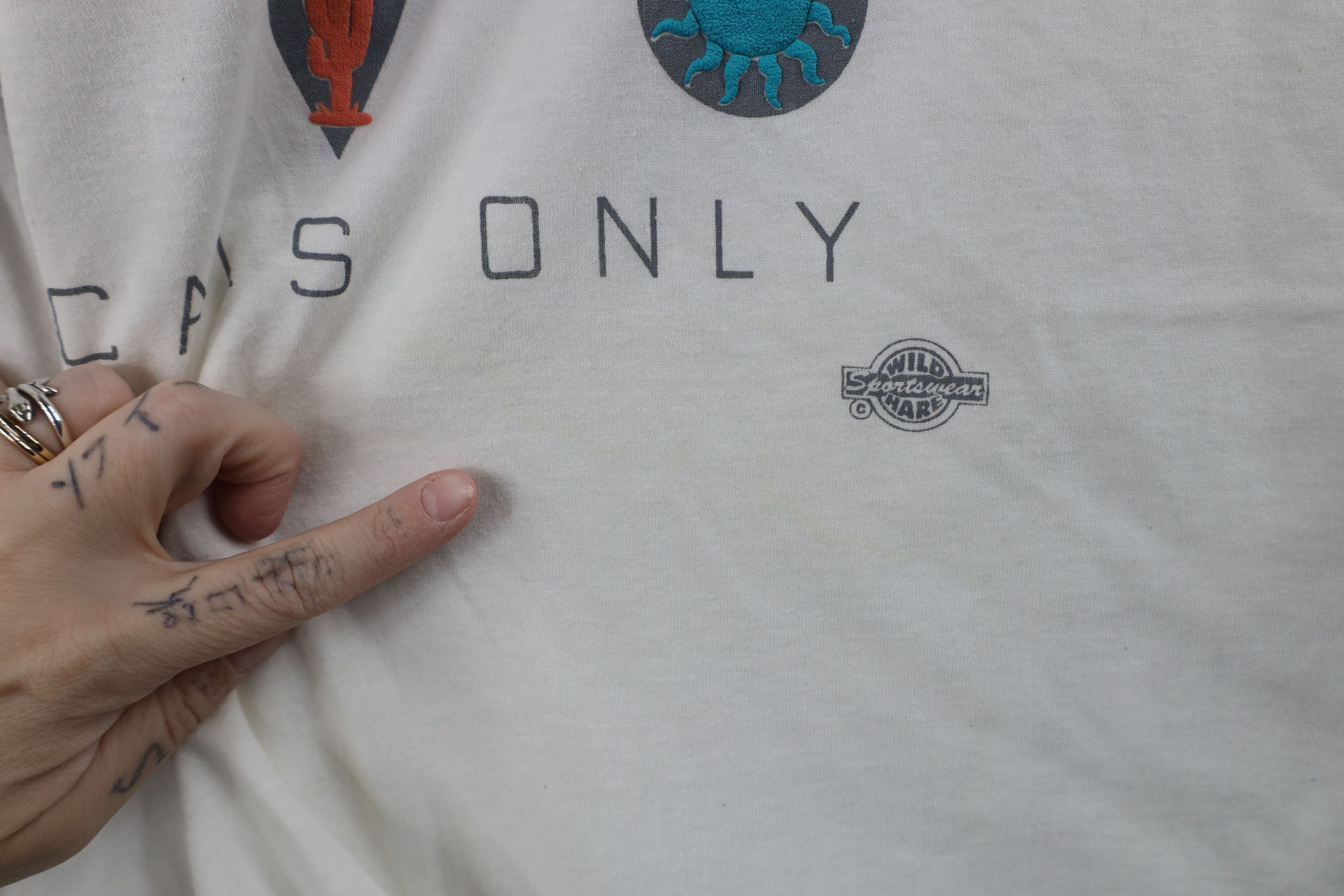 Vintage Vintage 90s Streetwear Paint Arizona Locals Only T-Shirt USA Size US XL / EU 56 / 4 - 6 Thumbnail