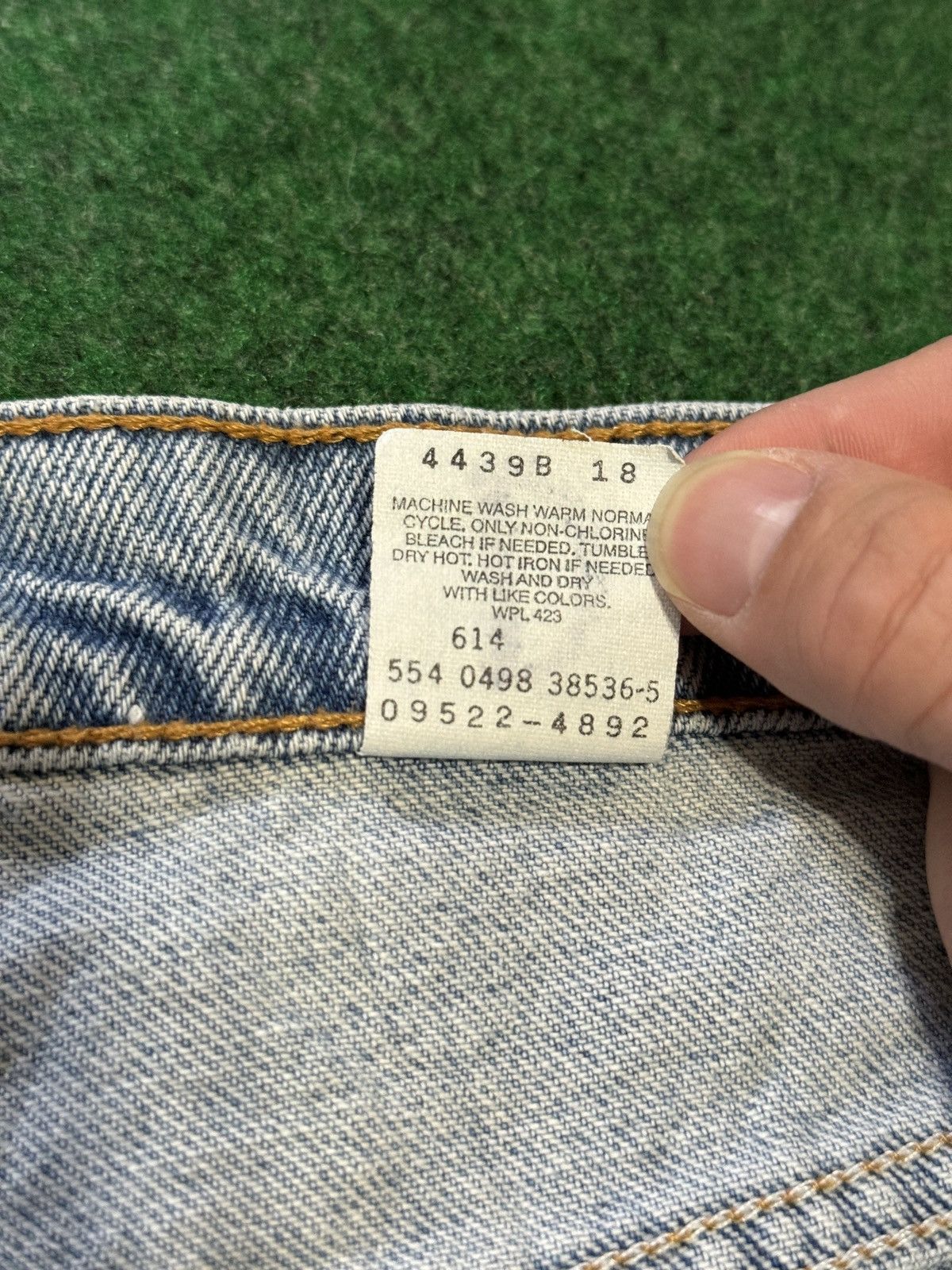 Levi's Vintage Clothing Vintage 90s Levi’s 550 Relaxed Taper Light Wash Jeans Size 42" / US 20 - 5 Thumbnail