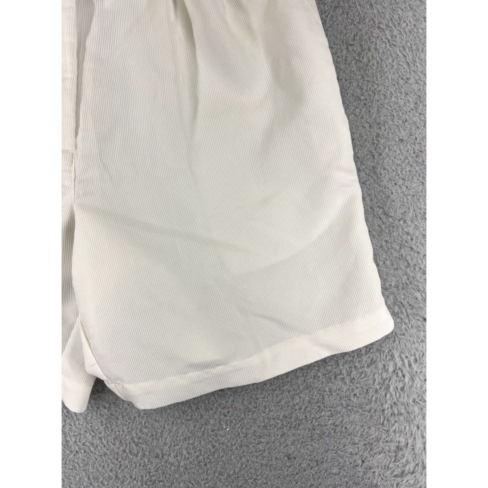 Nike Nike Golf Shorts Womens 4 White Stripe Pleated Rayon Blend Bermuda Pockets Stretch Breathable Vintage? No Size 27" / US 4 / IT 40 - 4 Thumbnail