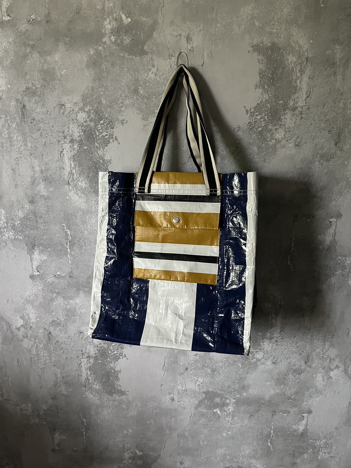 バッグ Acne Studios William Wegman Baker Tote Acne Studios Baker PVC Tote Bag With Weimaraner | Hypebeast