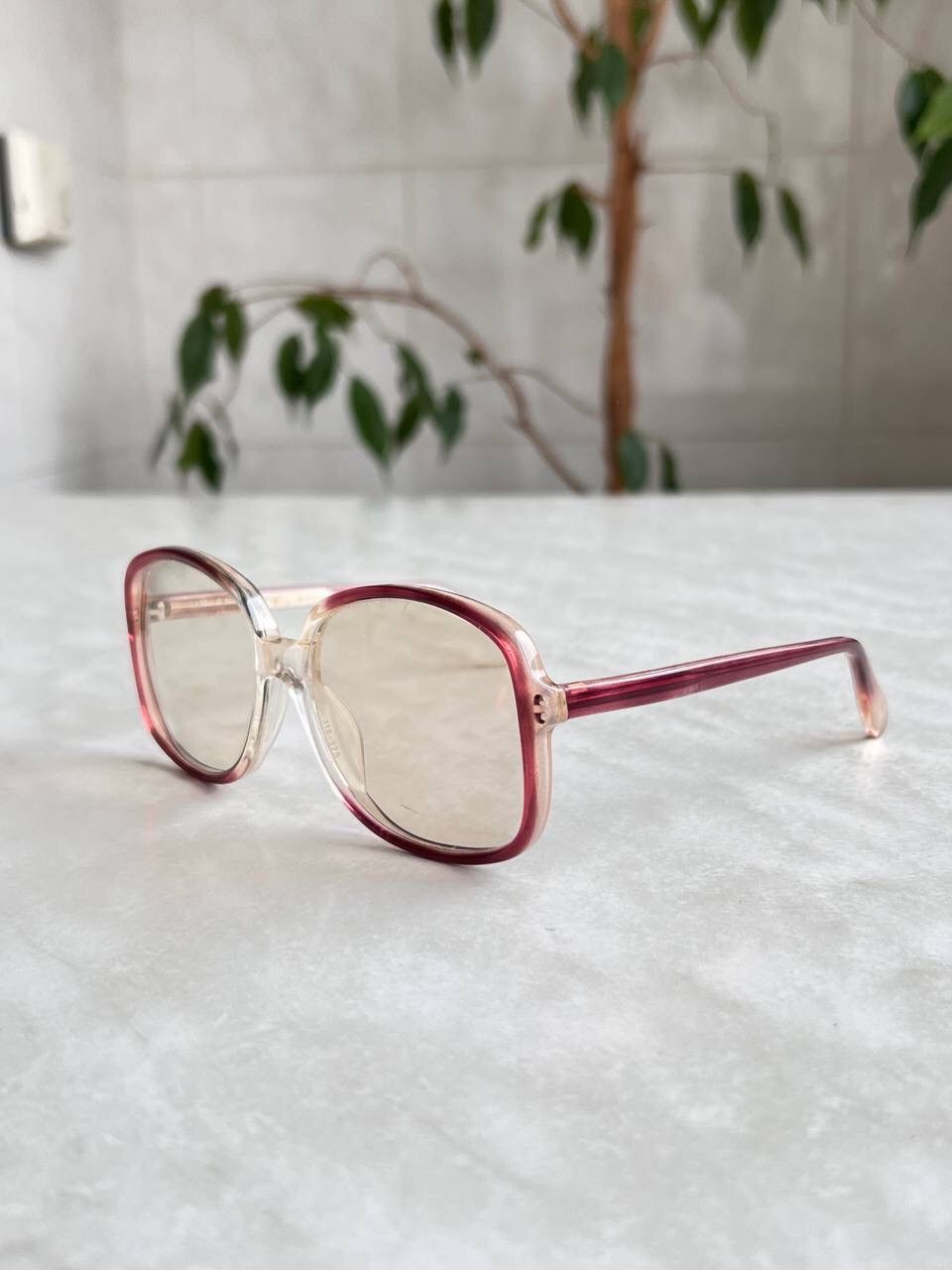Vintage 80s Vintage Retro Sunglasses Yellow Lenses Dark Red Frame Size ONE SIZE - 1 Thumbnail