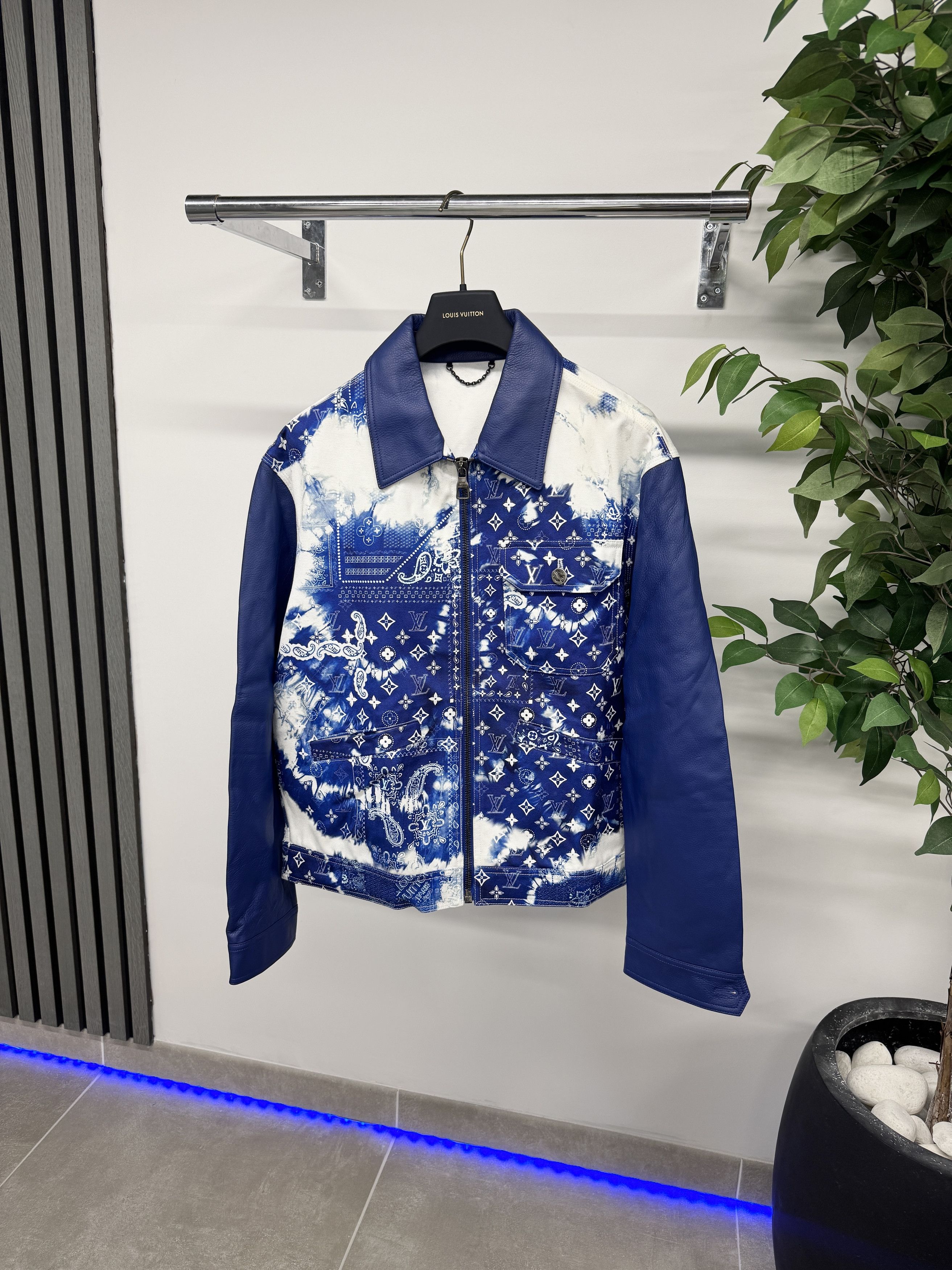 Louis Vuitton Louis Vuitton 1AA4KV Monogram Bandana Jacket RRP £3500 Size US M / EU 48-50 / 2 - 1 Thumbnail