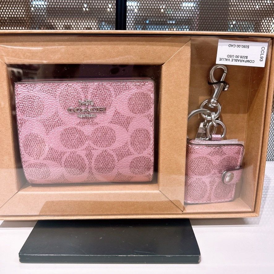 Coach Boxed Snap Wallet And Picture Frame Charm CCL93 Size ONE SIZE - 1 Thumbnail