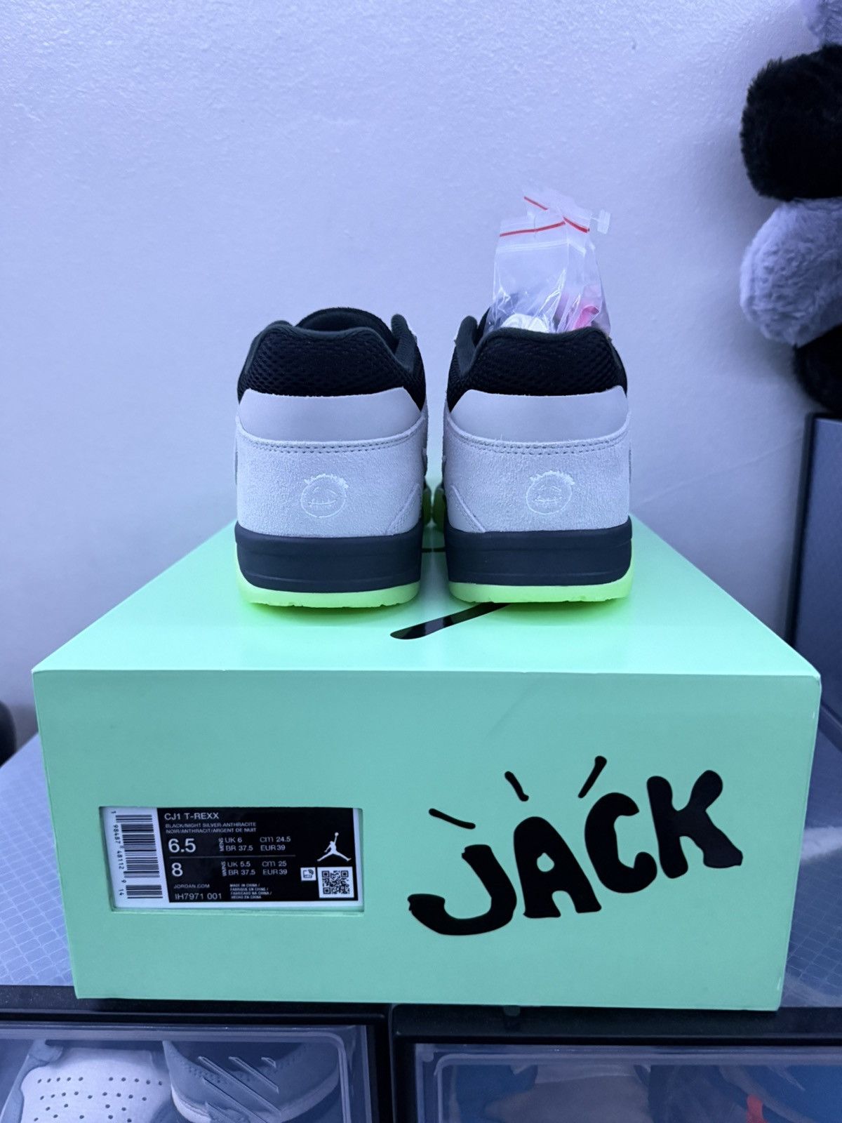 Jordan Brand × Travis Scott Chase B x Travis Scott Jumpman Jack TR Black Night Silver Size US 6.5 / EU 39-40 - 3 Thumbnail