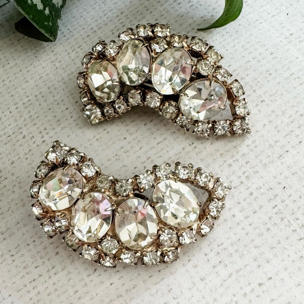 Vintage Vintage 50s 60s prong set rhinestone earrings clip back Size ONE SIZE - 1 Thumbnail