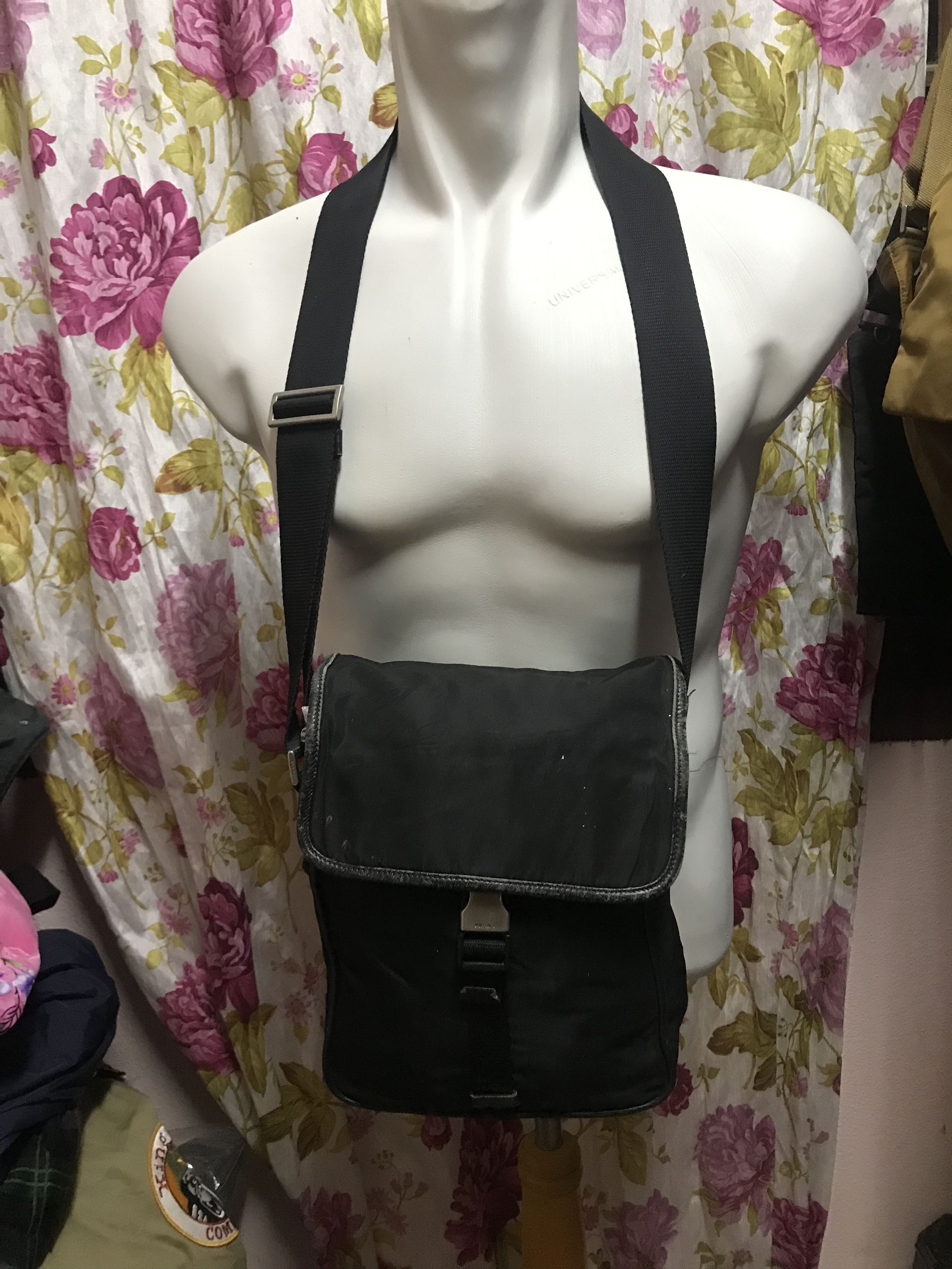 Prada Vintage Prada Black Shoulder Size ONE SIZE - 2 Thumbnail