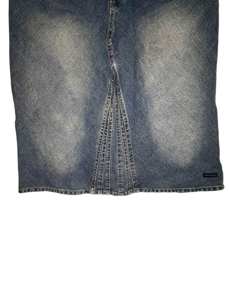Athleta Athleta Vintage Knee Length Medium Wash Faded Denim Skirt Size 27" / US 4 / IT 40 - 3 Thumbnail
