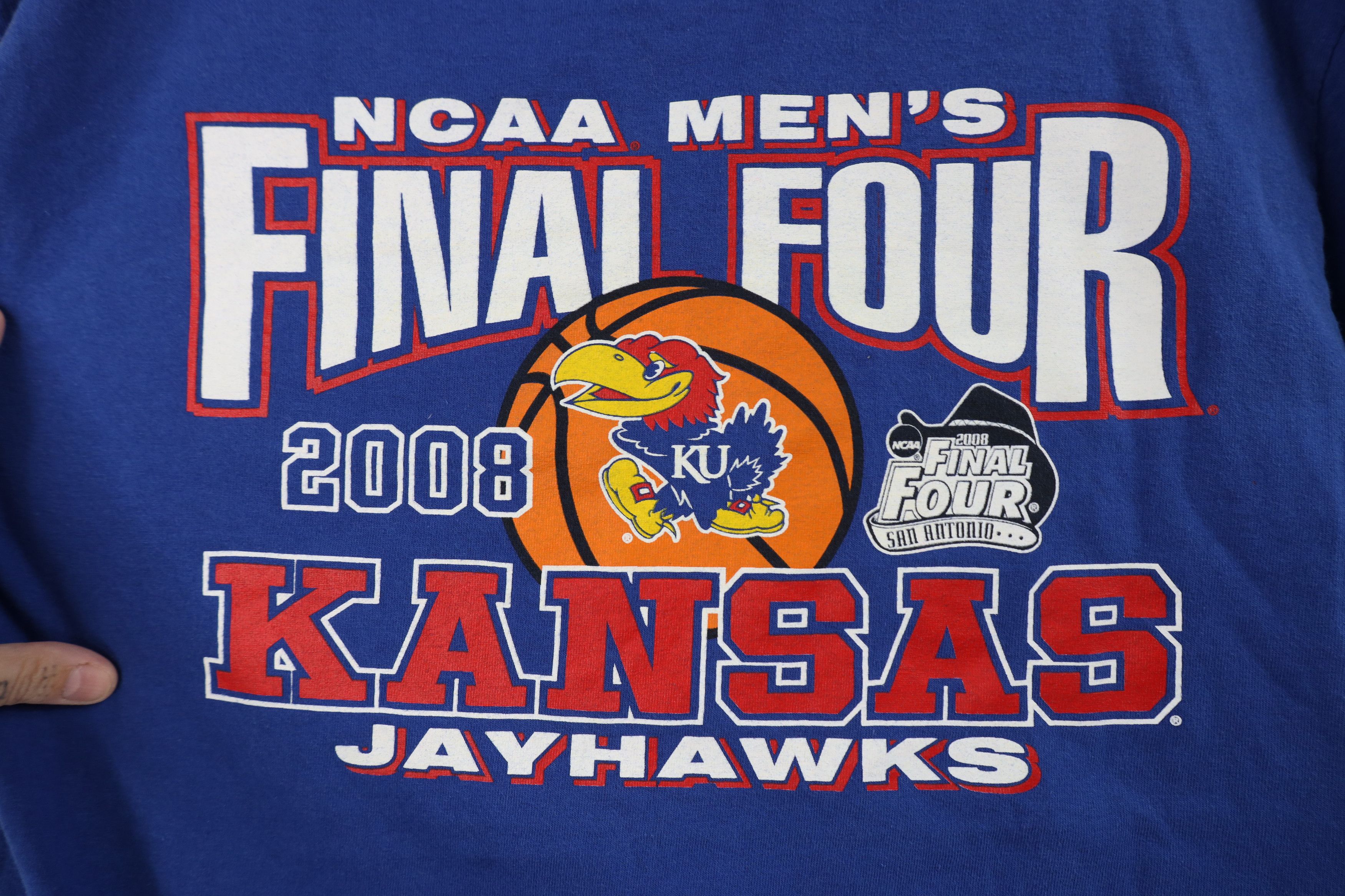 Vintage Vintage Y2K 2008 Final Four University of Kansas T-Shirt Size US L / EU 52-54 / 3 - 4 Thumbnail