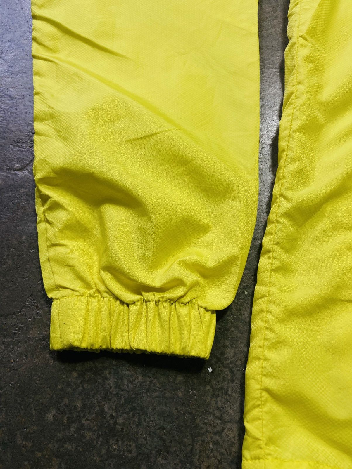 Asics Vintage Asics Windbreaker Light Jacket Size US L / EU 52-54 / 3 - 5 Thumbnail