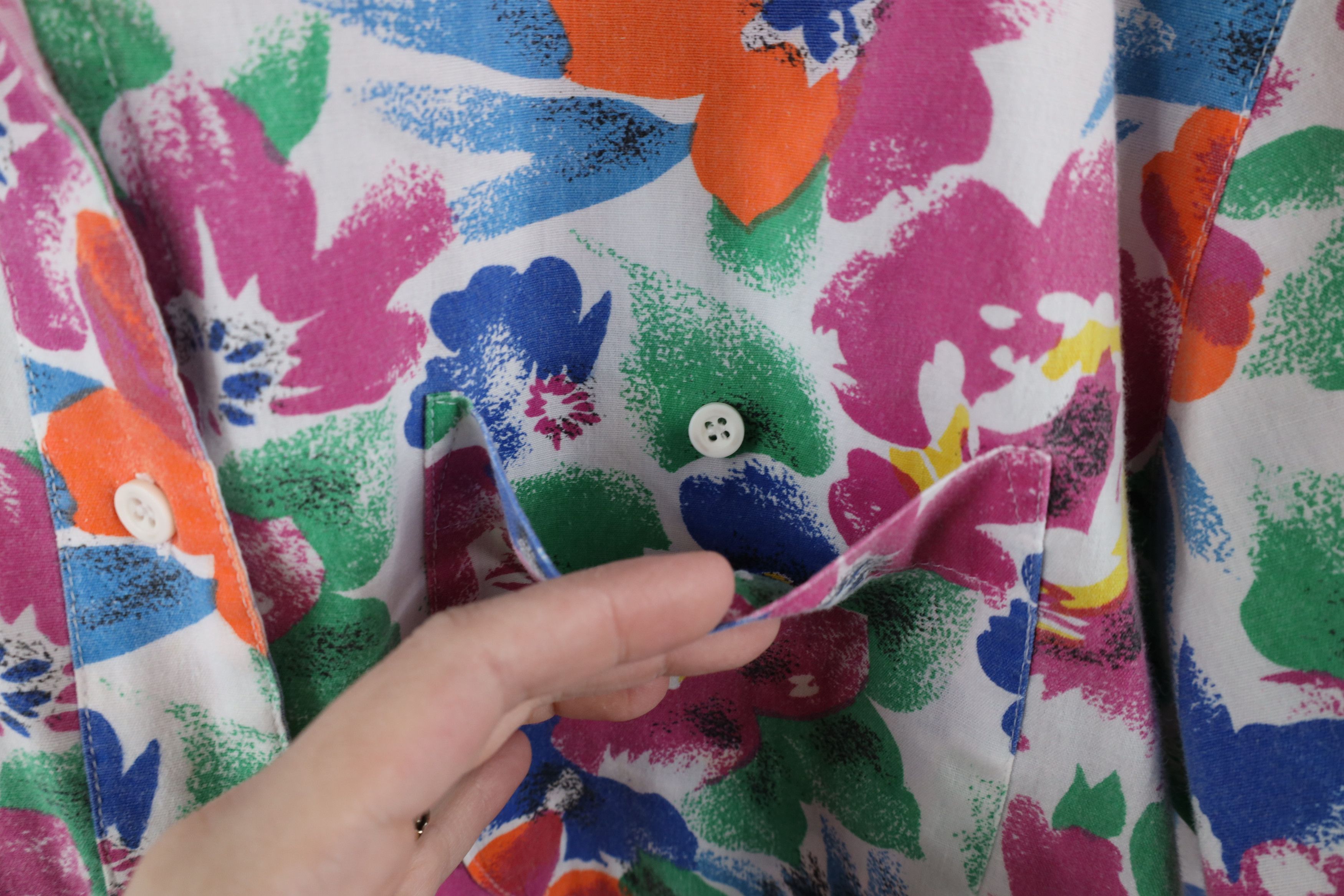 Vintage Vintage 90s Streetwear Rainbow Abstract Flower Button Shirt Size L / US 10 / IT 46 - 4 Thumbnail