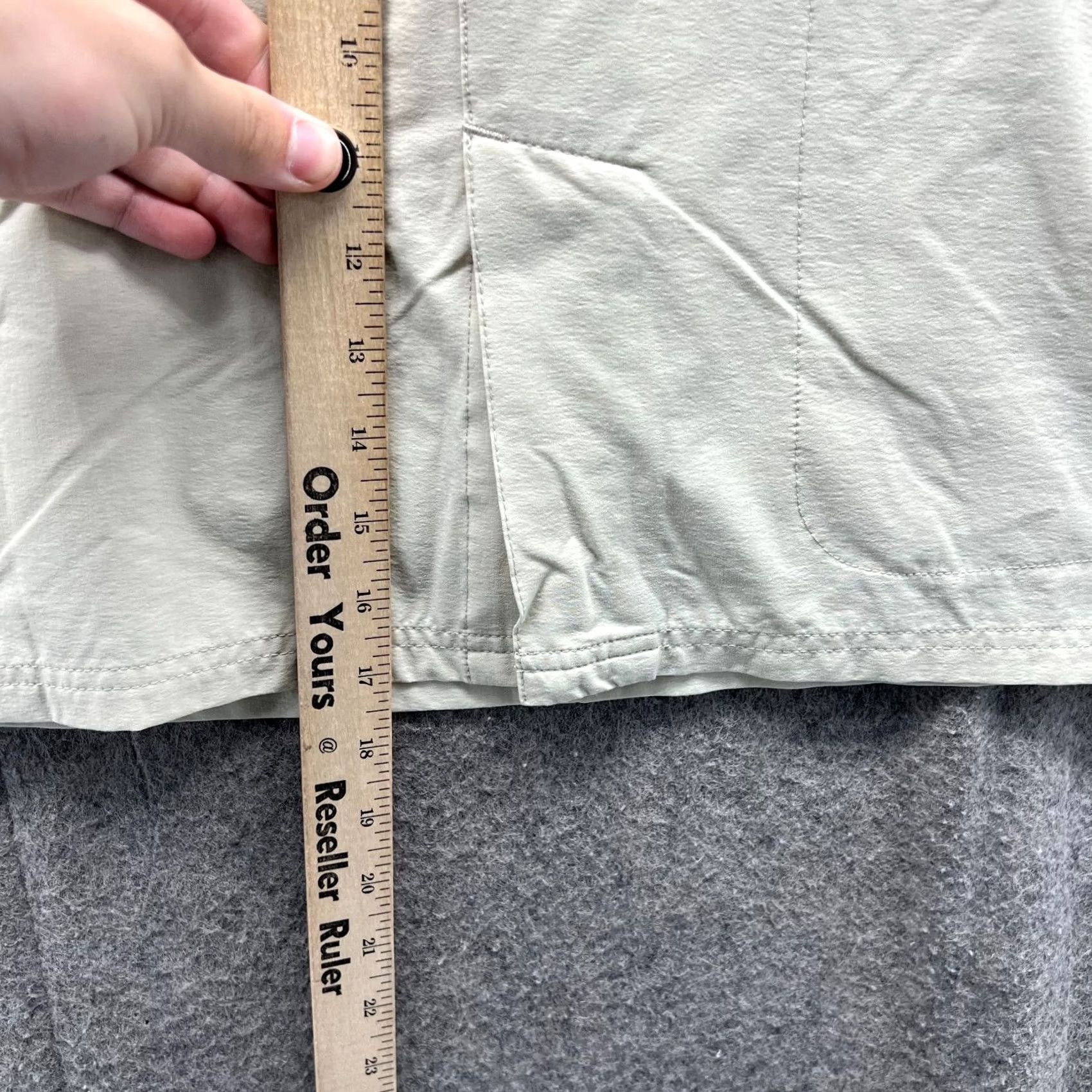 Eastern Mountain Sports EASTERN MOUNTAIN SPORTS Skort Womens Small Beige Stretch Outdoor Hiking Pockets Activewear Size 28" / US 6 / IT 42 - 6 Thumbnail