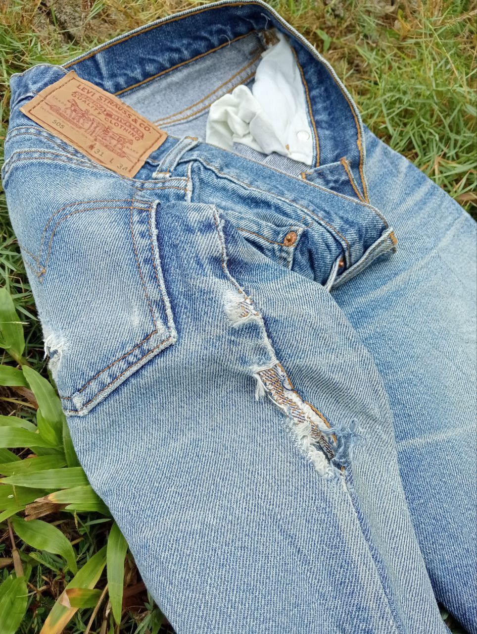 Levi's Vintage Clothing Vintage Levi's 505 Distressed Jeans - Size 31 Size US 31 - 7 Thumbnail