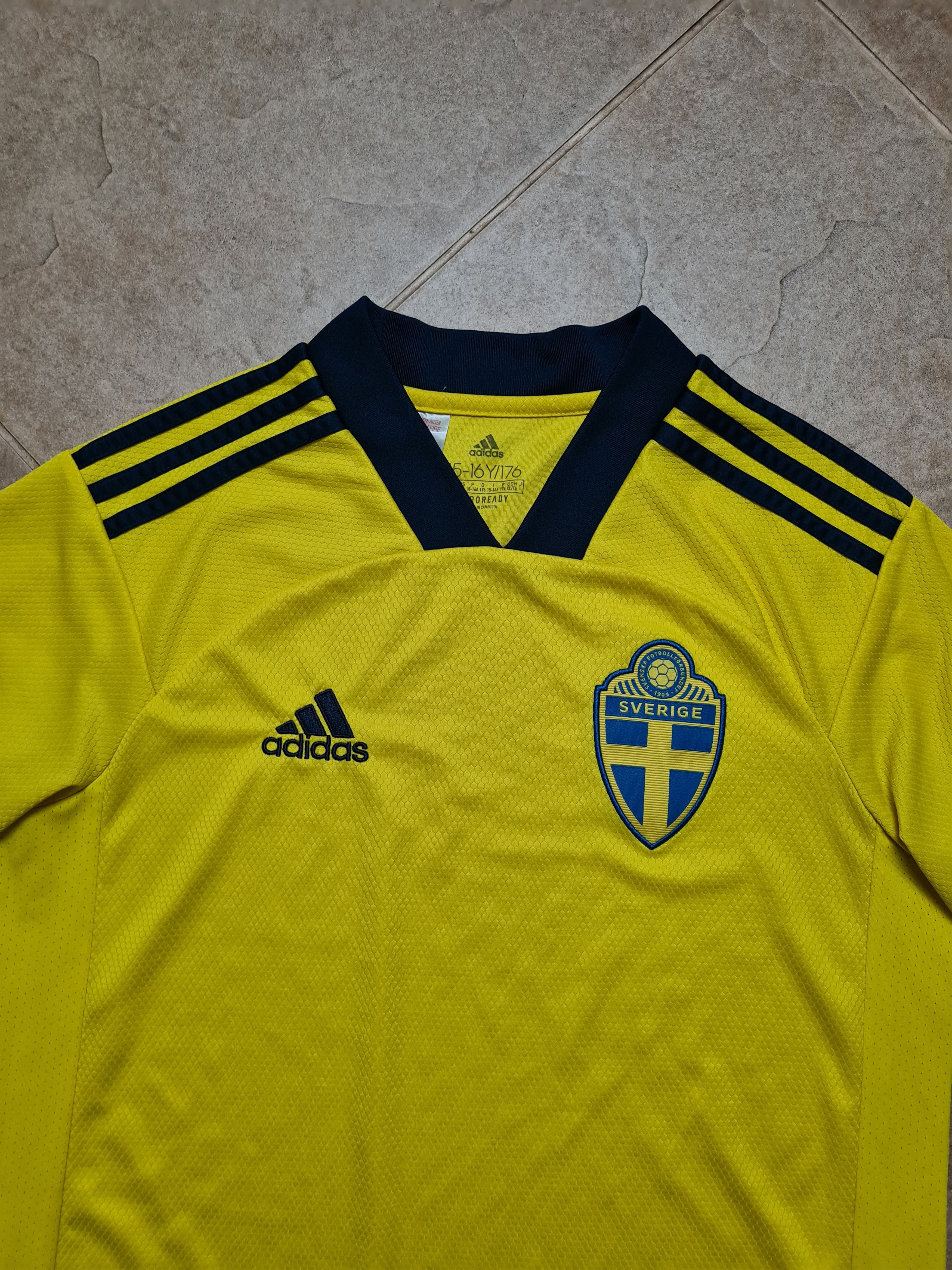 Adidas Sweden 2020-2021 Home Football Adidas Shirt Camiseta FH7613 Size US S / EU 44-46 / 1 - 2 Thumbnail