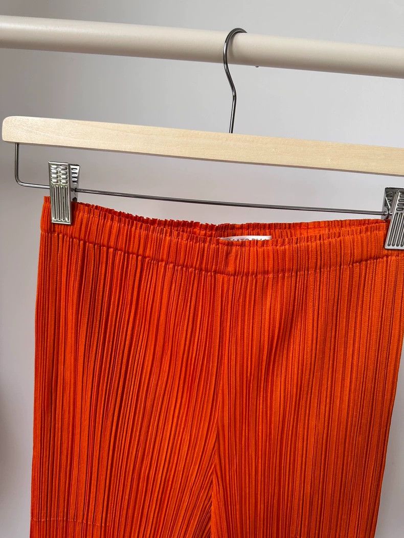 Issey Miyake Issey Miyake size:2 Red pleated trousers Size 31" - 2 Thumbnail