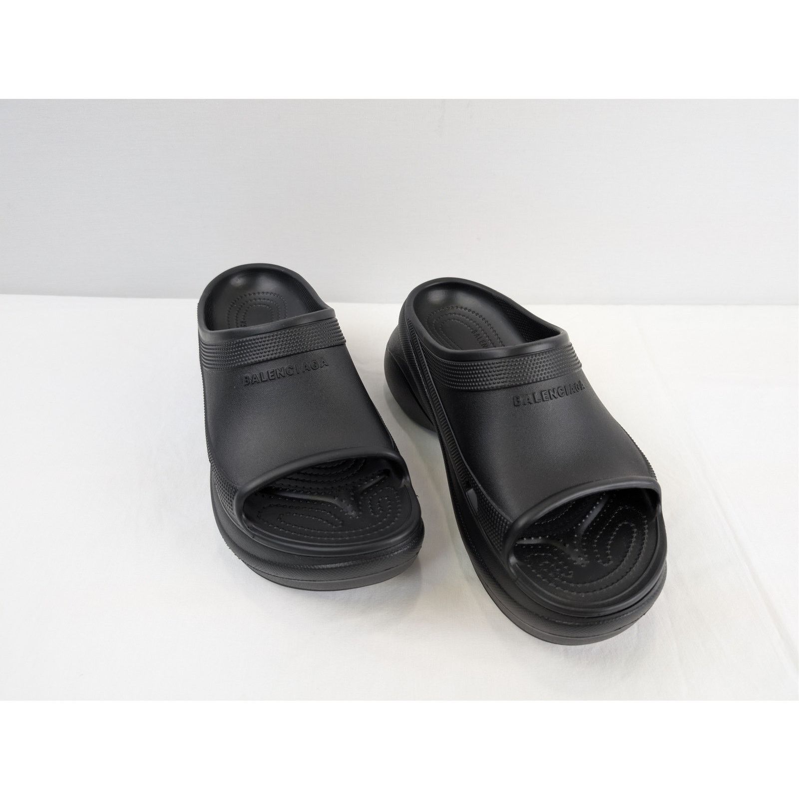 Balenciaga o1rshd1 Crocs Pool Rubber Slide Slipper in Black Size US 10 / EU 43 - 7 Thumbnail