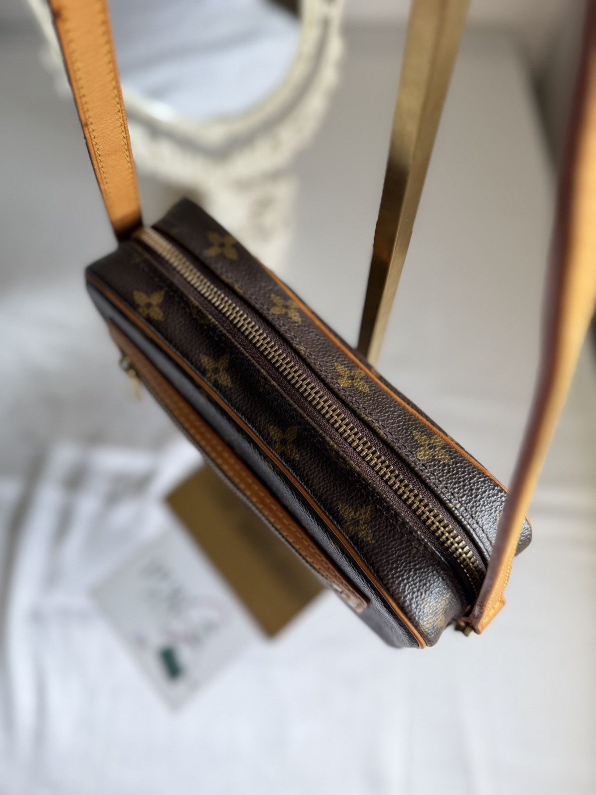 Louis Vuitton Authentic LOUIS VUITTON Cité PM Brown Monogram Shoulder Bag Size ONE SIZE - 8 Thumbnail