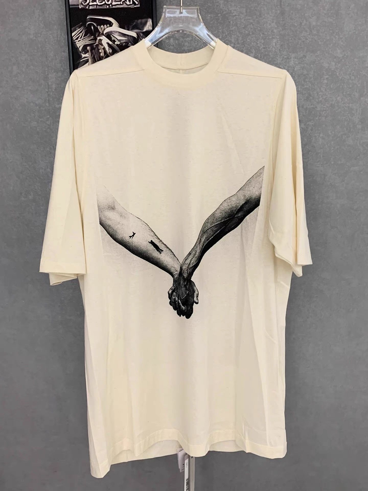 Rick Owens Rick Owens 25SS Handshake T-Shirt K34 Size US S / EU 44-46 / 1 - 1 Thumbnail