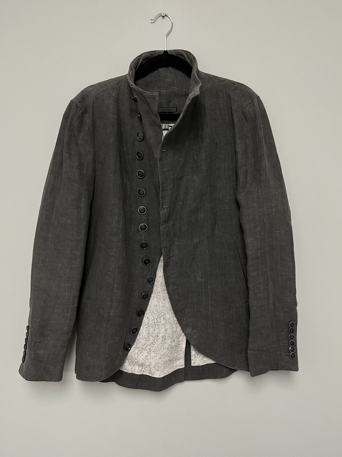 Multibutton cutaway jacket. 48