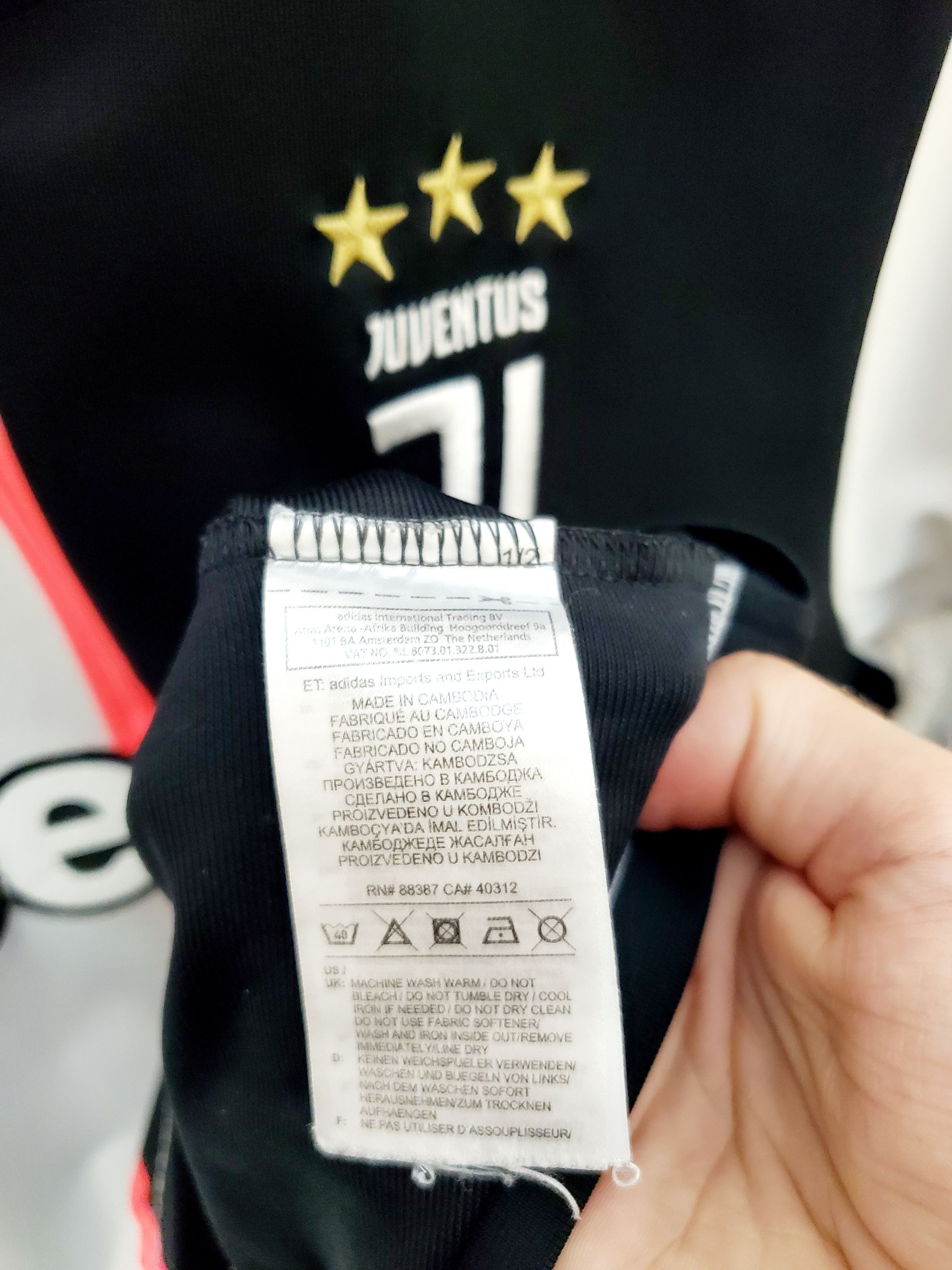 Adidas JUVENTUS 2019 2020 HOME SHIRT FOOTBALL SOCCER JERSEY size M Size US M / EU 48-50 / 2 - 5 Thumbnail