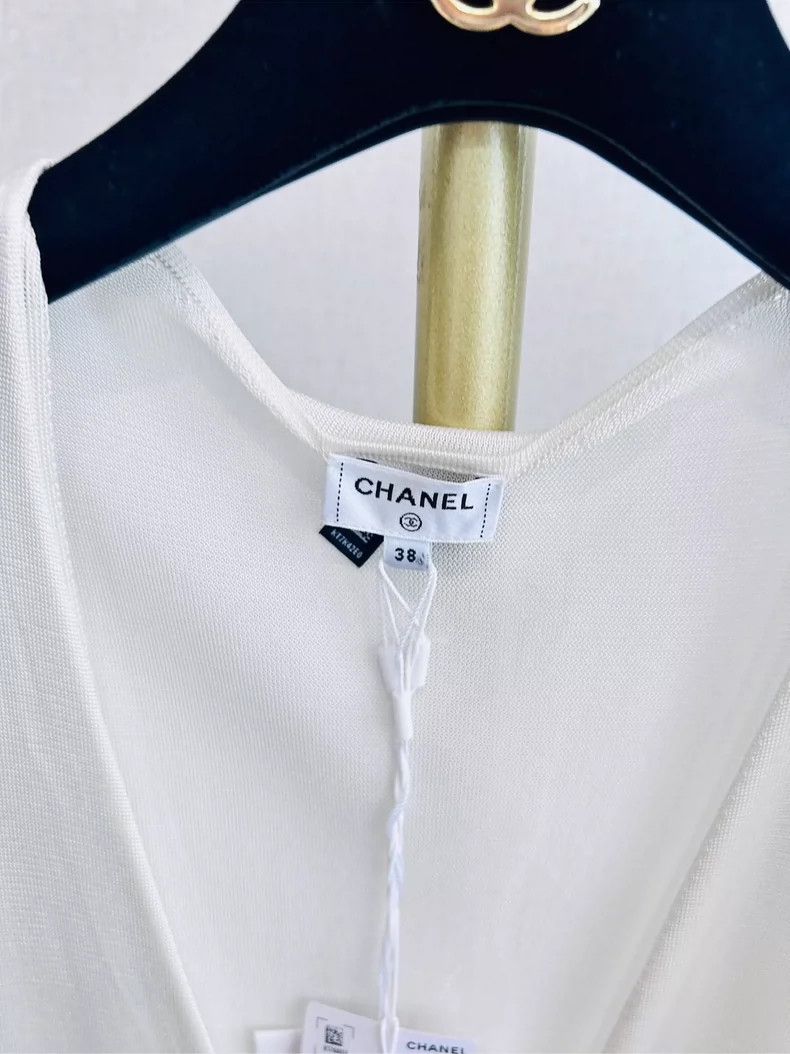 Chanel Chanel 23s white bow diamond buckle cardigan coat Size XS / US 0-2 / IT 36-38 - 5 Thumbnail