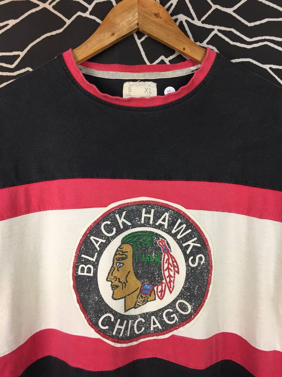 NHL Red Jacket Apparel Chicago Blackhawks NHL Hockey Tee Size US XL / EU 56 / 4 - 3 Thumbnail