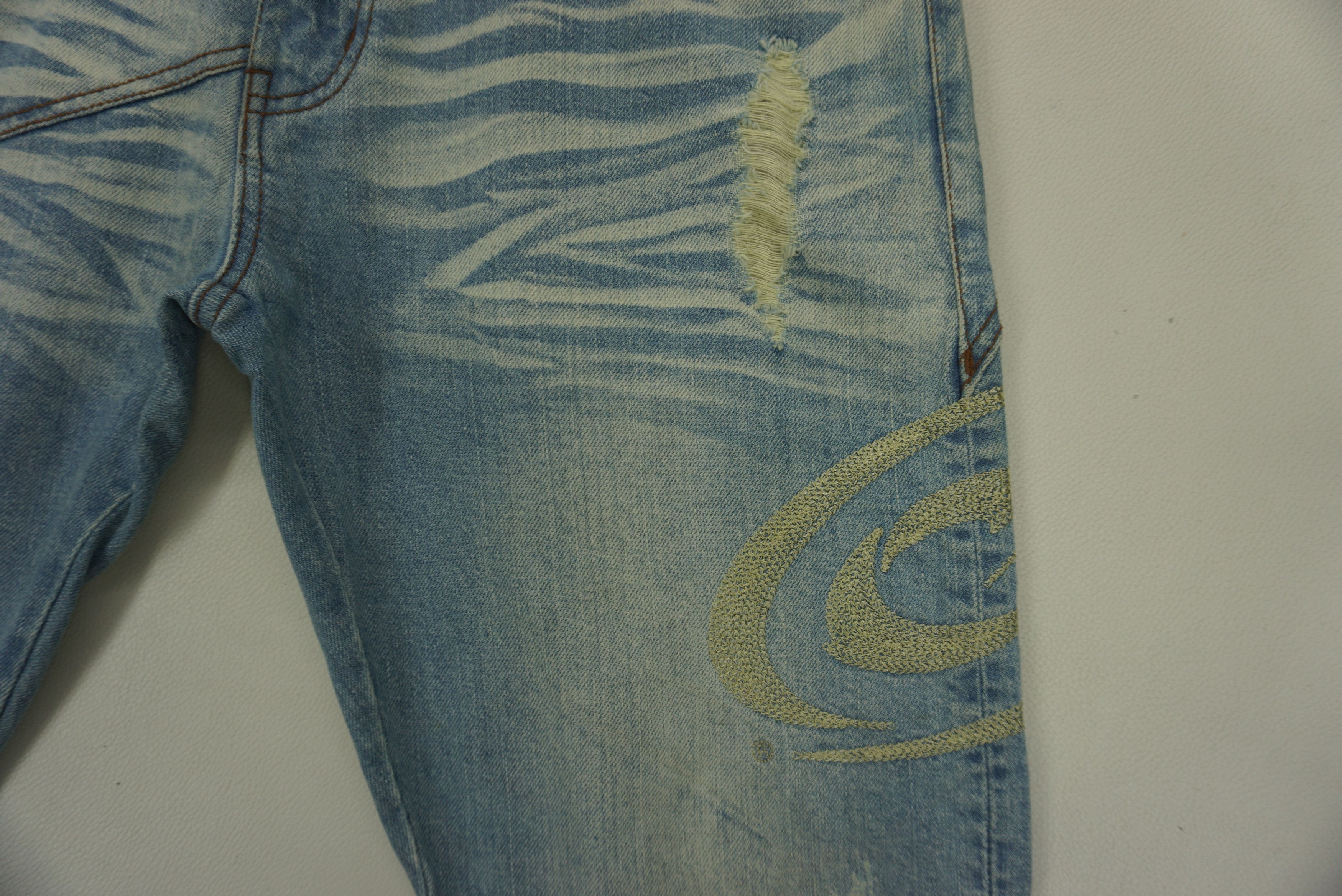 Gotcha Distressed Jeans fit W33xL27.5 Gotcha Low Rise Cropped Denim Size US 31 - 4 Thumbnail