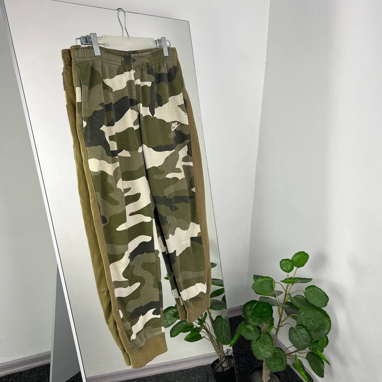 Nike Camo Nike Joggers Swoosh Pants Y2k Sweatpants Size US 38 / EU 54 - 1 Thumbnail
