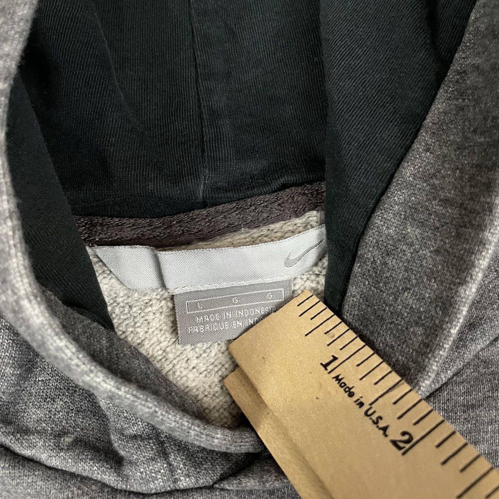 Nike VINTAGE Nike Hoodie Mens L Gray Pullover Sweatshirt Swoosh Distressed 90s Graphic Print Hooded Pockets Crew Neck Size US L / EU 52-54 / 3 - 4 Thumbnail
