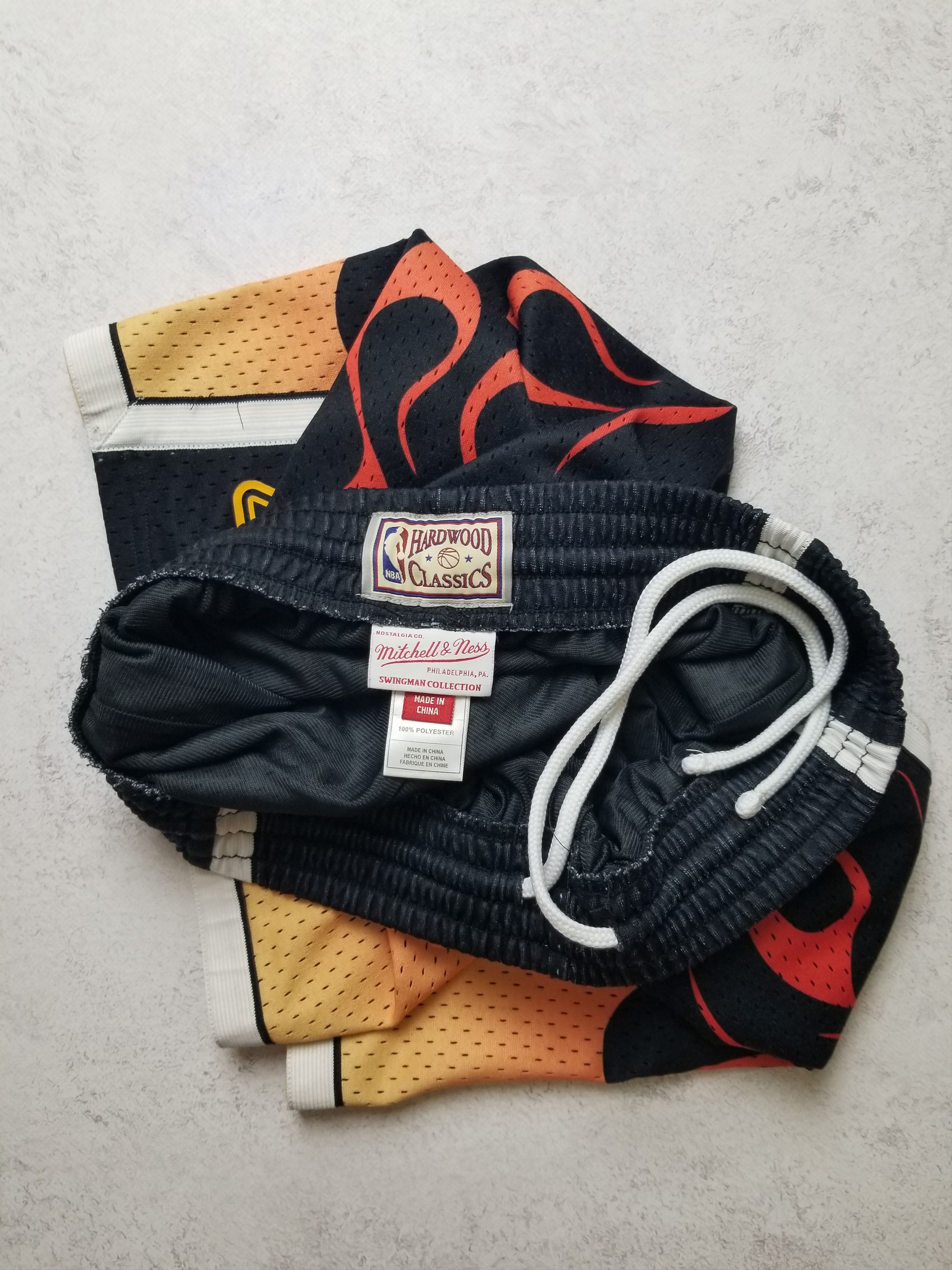 Mitchell & Ness Los Angeles Lakers Mitchell & Ness Shorts Flames Size US 32 / EU 48 - 9 Thumbnail