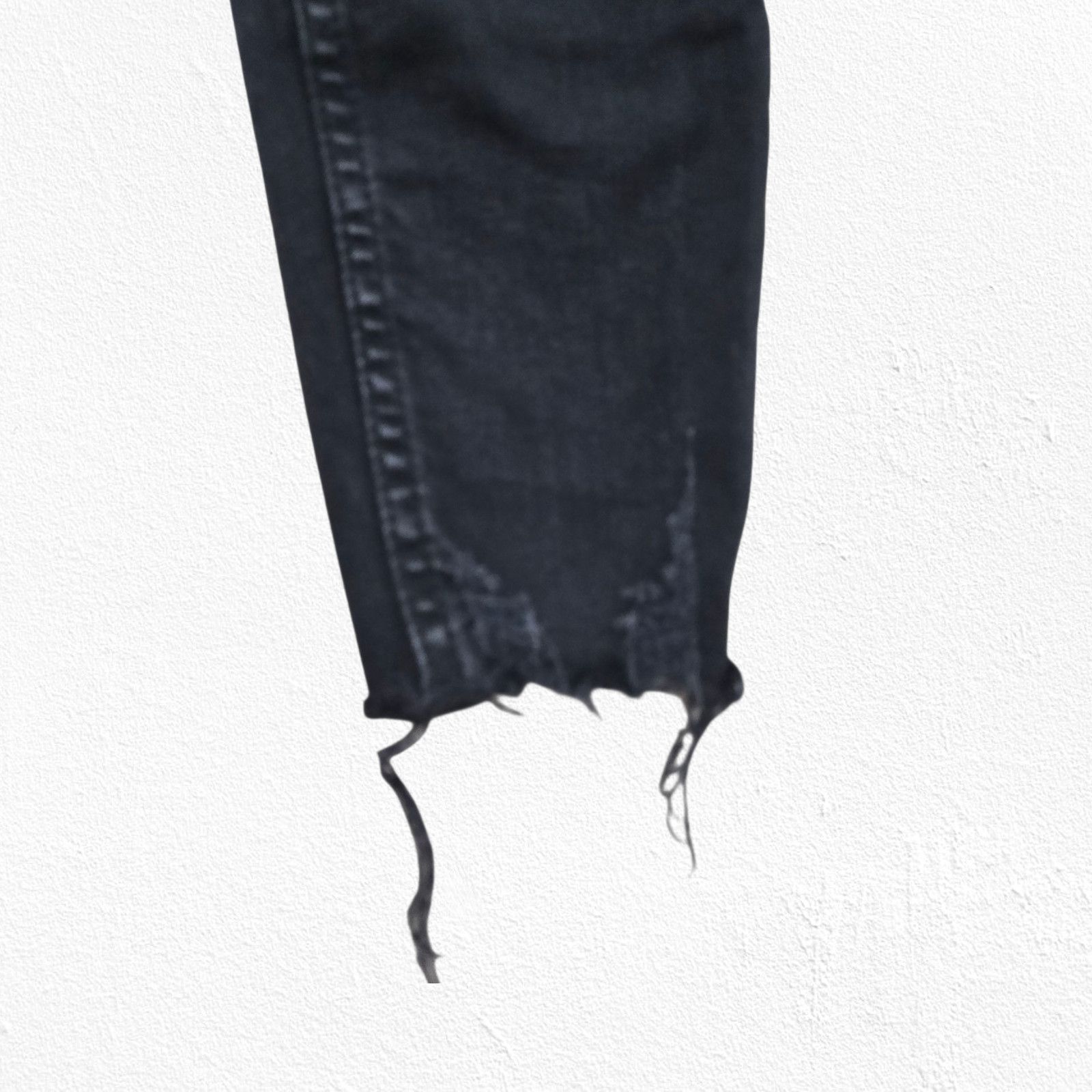 Free People Free People Black Distressed Skinny Jeans Size 25 Size 25" / US 0 / IT 36 - 4 Thumbnail