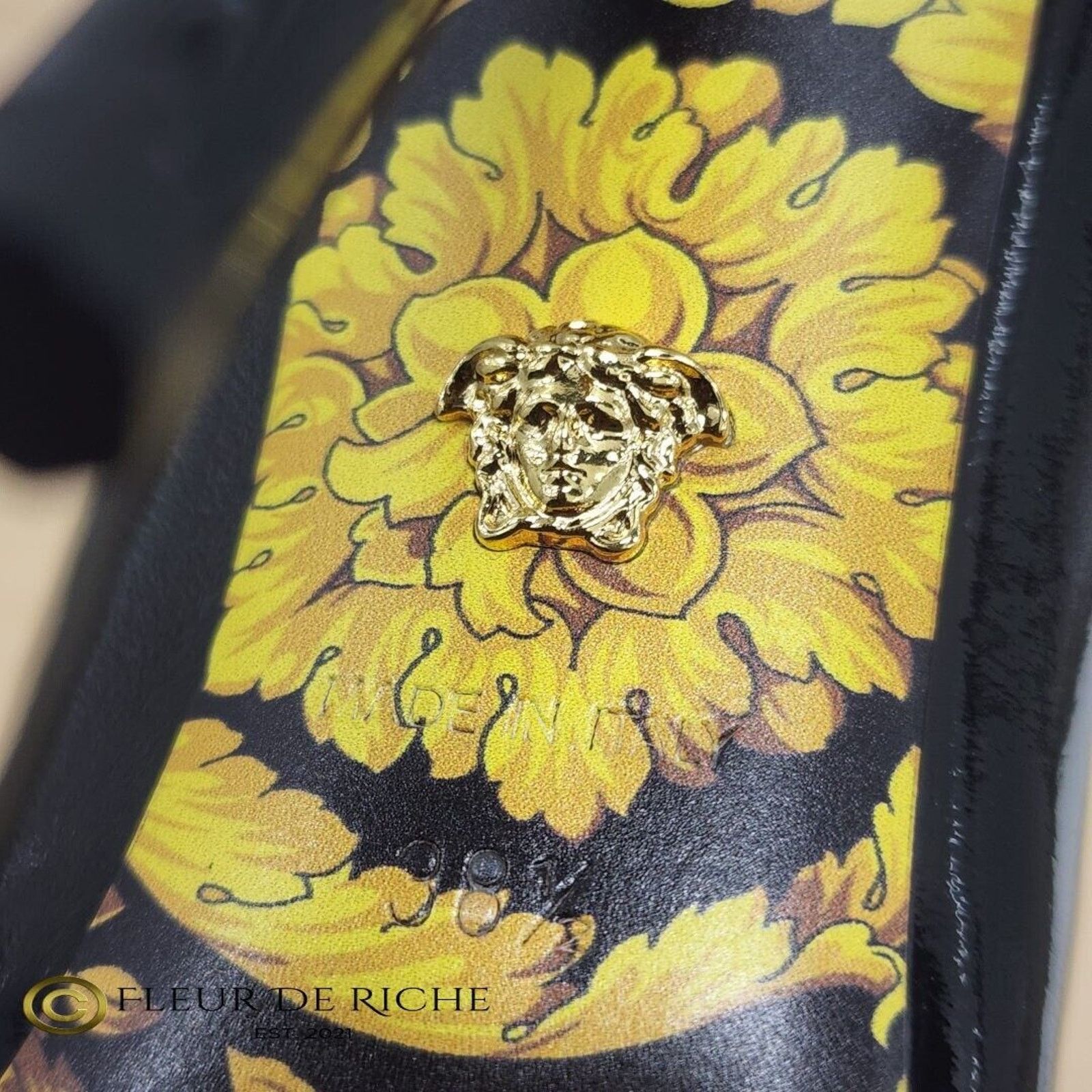 Versace Versace Black Medusa Barocco Print Patent Leather Pumps 38.5 Size US 7.5 / IT 37.5 - 8 Thumbnail