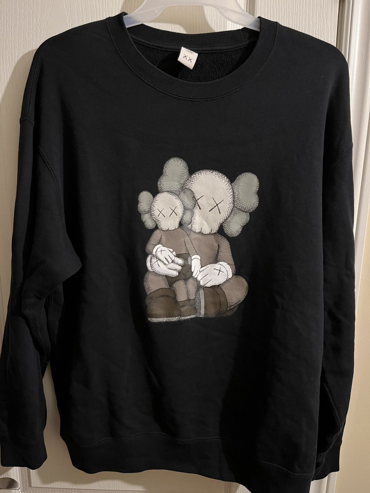 Kaws × Uniqlo Kaws X Uniqlo crewneck XL Size US XL / EU 56 / 4 - 1 Thumbnail