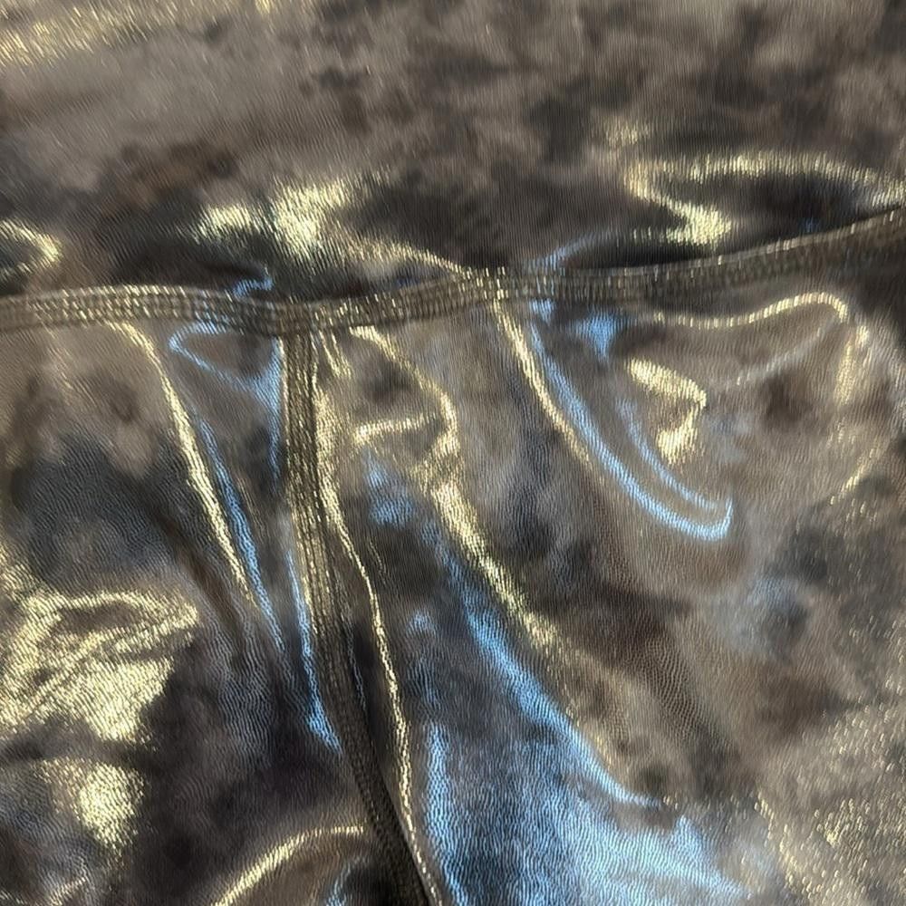 Designer Beyon Yoga tie dye metallic legging- used Size 25" / US 0 / IT 36 - 5 Thumbnail