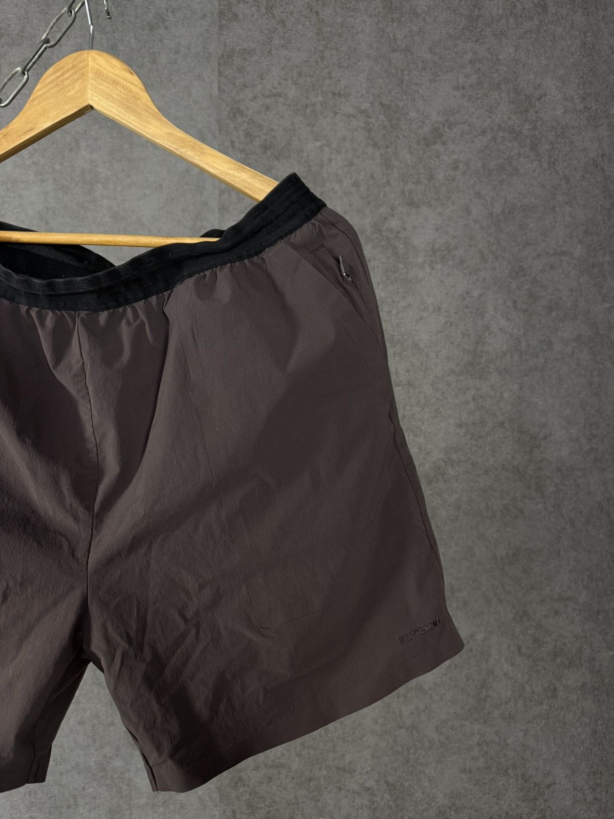 Represent Clo. Represent sportwear designer shorts Size US 34 / EU 50 - 2 Thumbnail