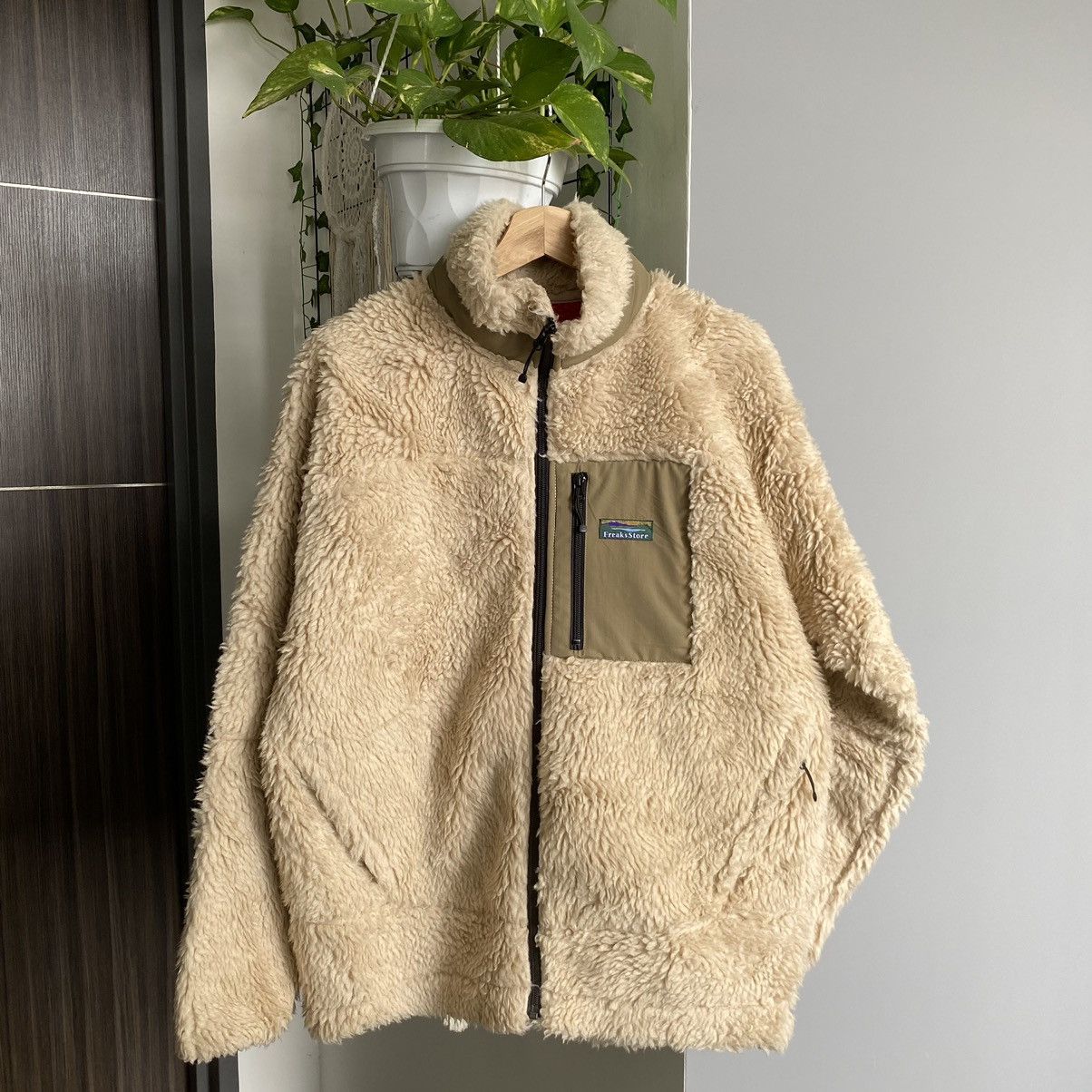 image of Outdoor Style Go Out x Winter Session Freak’S Store Fleece Zipper Sweater in Cream (Size Medium)